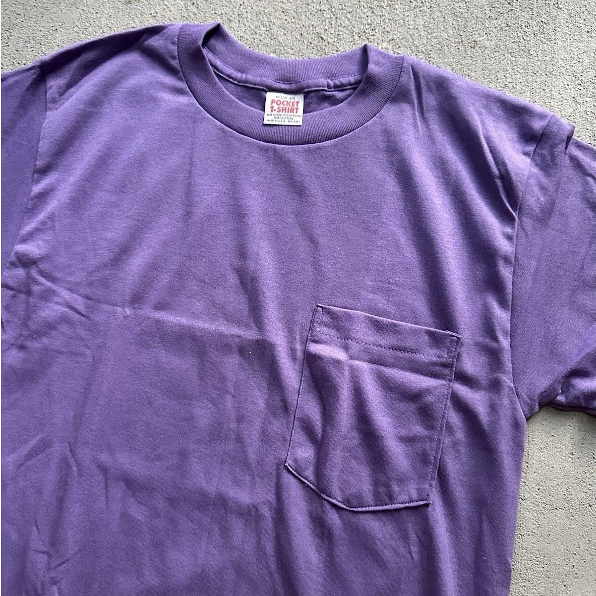 Vintage Vintage Blank Purple T-shirt With Front Pocket Size Medium Size US M / EU 48-50 / 2 - 2 Thumbnail