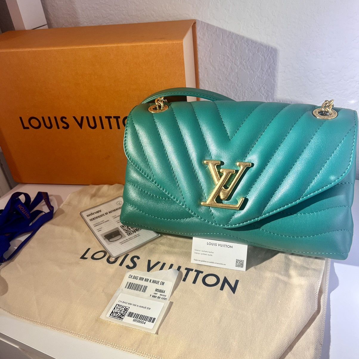 Louis Vuitton Authentic LOUIS VUITTON New Wave leather handbag Size ONE SIZE - 13 Thumbnail