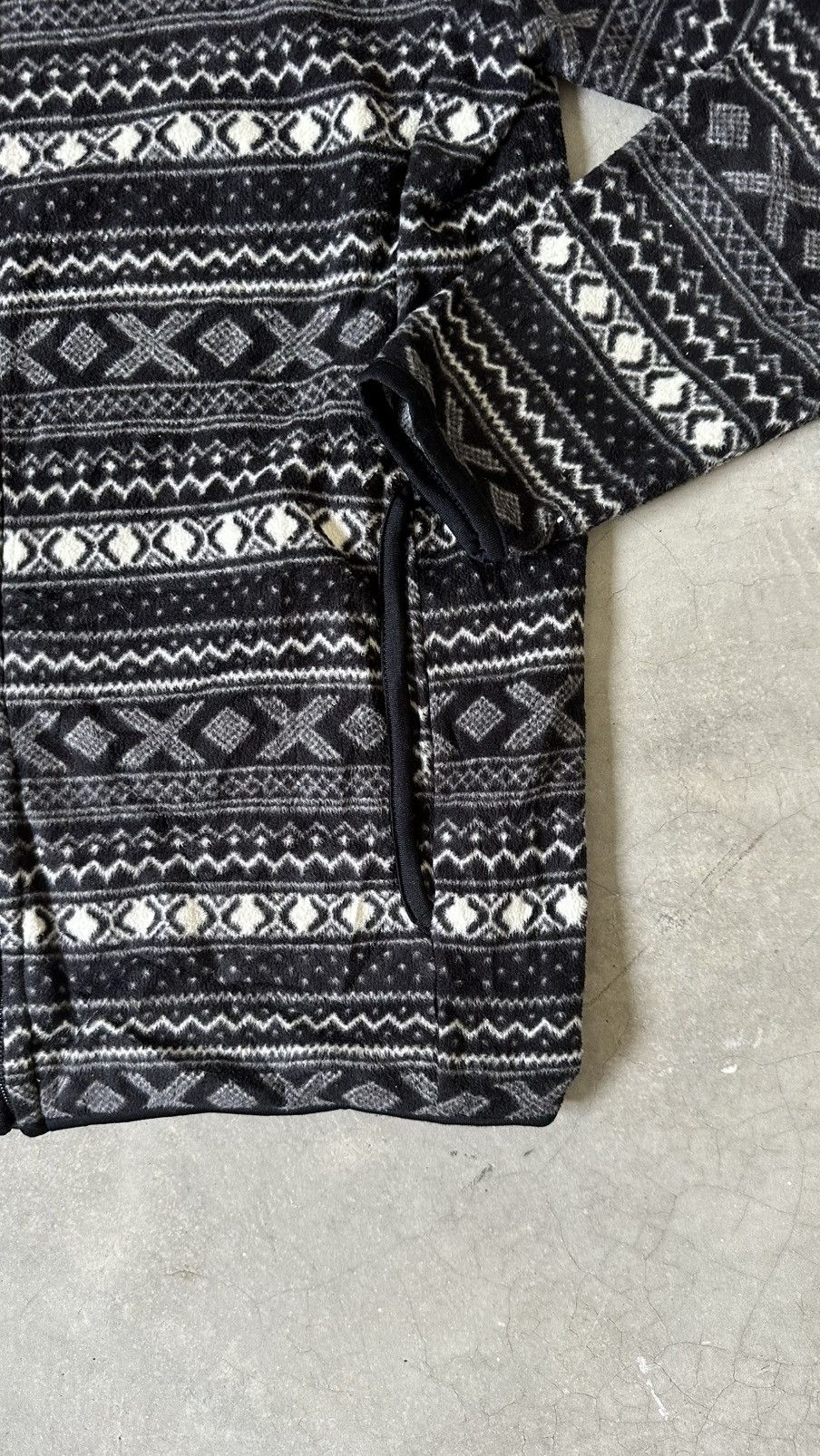 Uniqlo UNIQLO AZTEC MOTIVE NATIVE FLEECE SWEATER Size US M / EU 48-50 / 2 - 4 Thumbnail