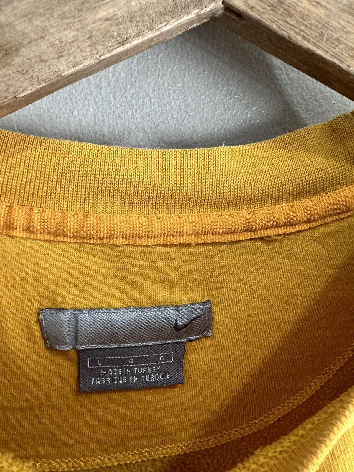 Nike Vintage Nike Y2K Sweater Sweatshirt crewneck Size US L / EU 52-54 / 3 - 5 Thumbnail