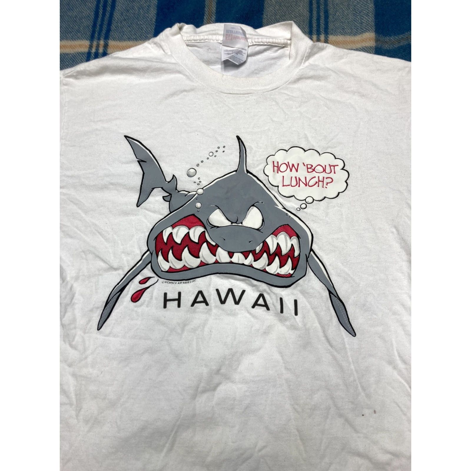 Hanes VINTAGE Hanes T-Shirt 90s Puff Print Shark Graphic Air Waves How Bout Lunch Men L White Shark Graphic 90s Mens T-Shirt Size US L / EU 52-54 / 3 - 2 Thumbnail