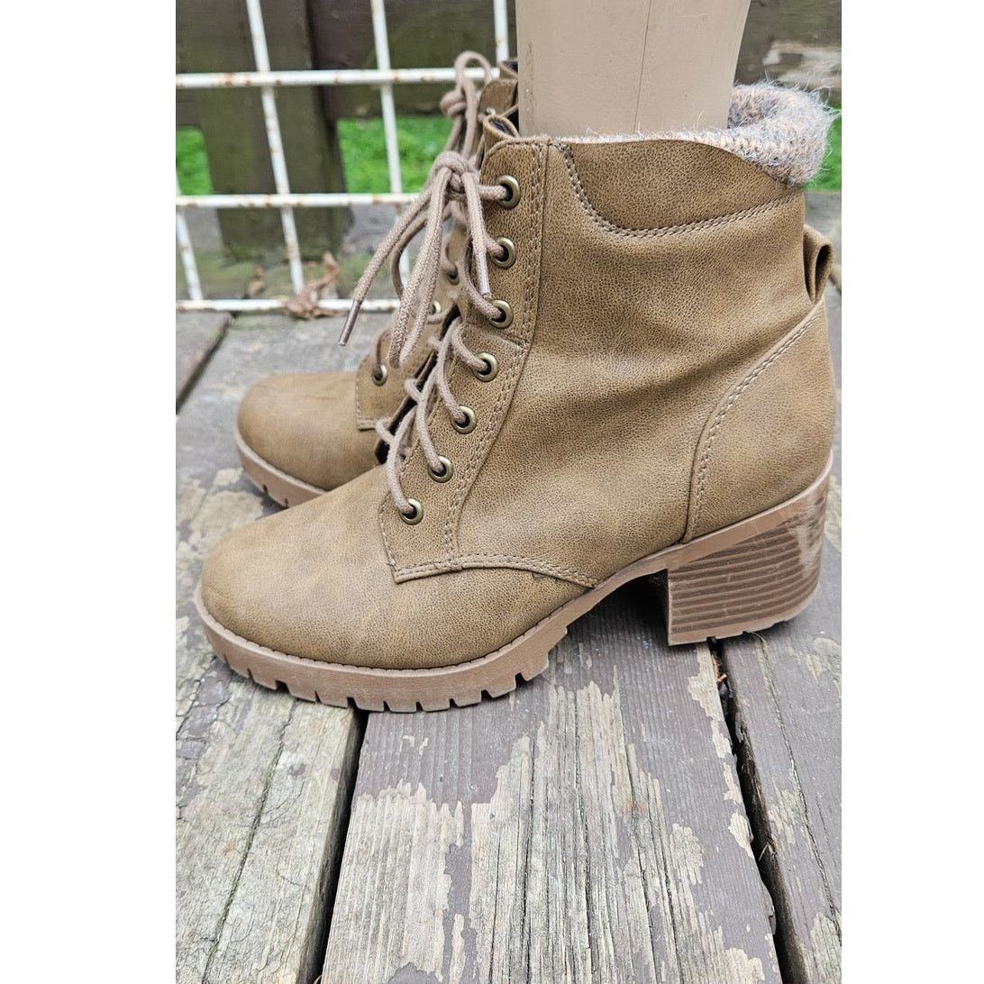 & Other Stories Soda Single Lug Sole Chunky Heel Combat Ankle Boot Lace Size US 9 / IT 39 - 1 Thumbnail