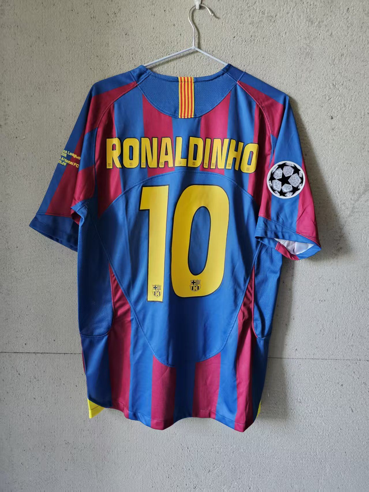 Other 2006 Barcelona #10 Ronaldinho Jersey Size US S / EU 44-46 / 1 - 1 Thumbnail