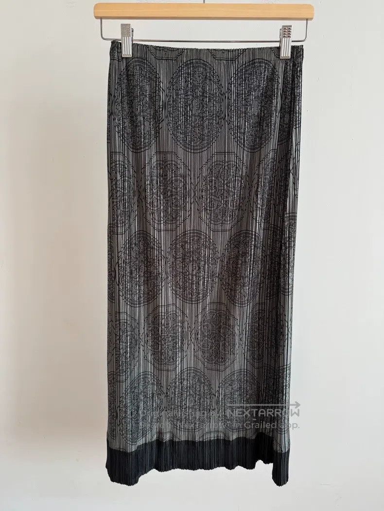 Issey Miyake Issey Miyake size:3 Black Midi Skirt Size 22" - 1 Thumbnail