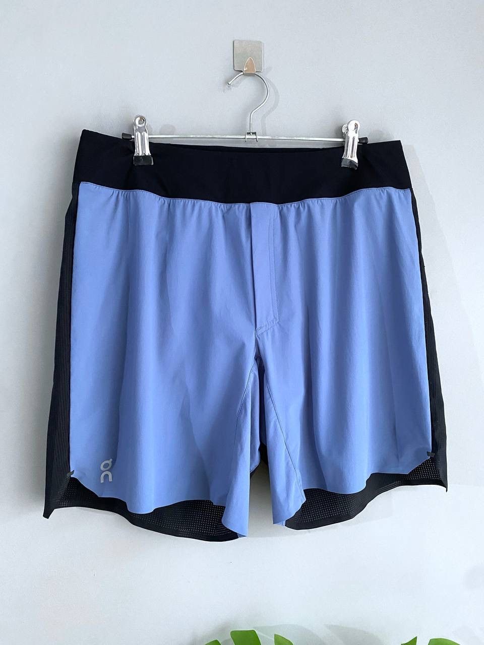 On On Cloud Running Swiss Lightweight Men's Shorts, Size M/W32 Size US 32 / EU 48 - 3 Thumbnail