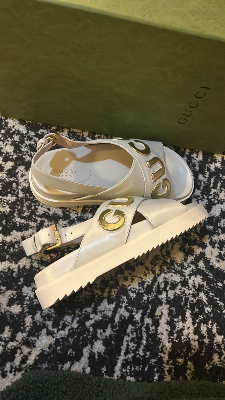 Gucci Gucci Logo Sandal White Metallic Gold size 36.5 Size US 6.5 / IT 36.5 - 6 Thumbnail