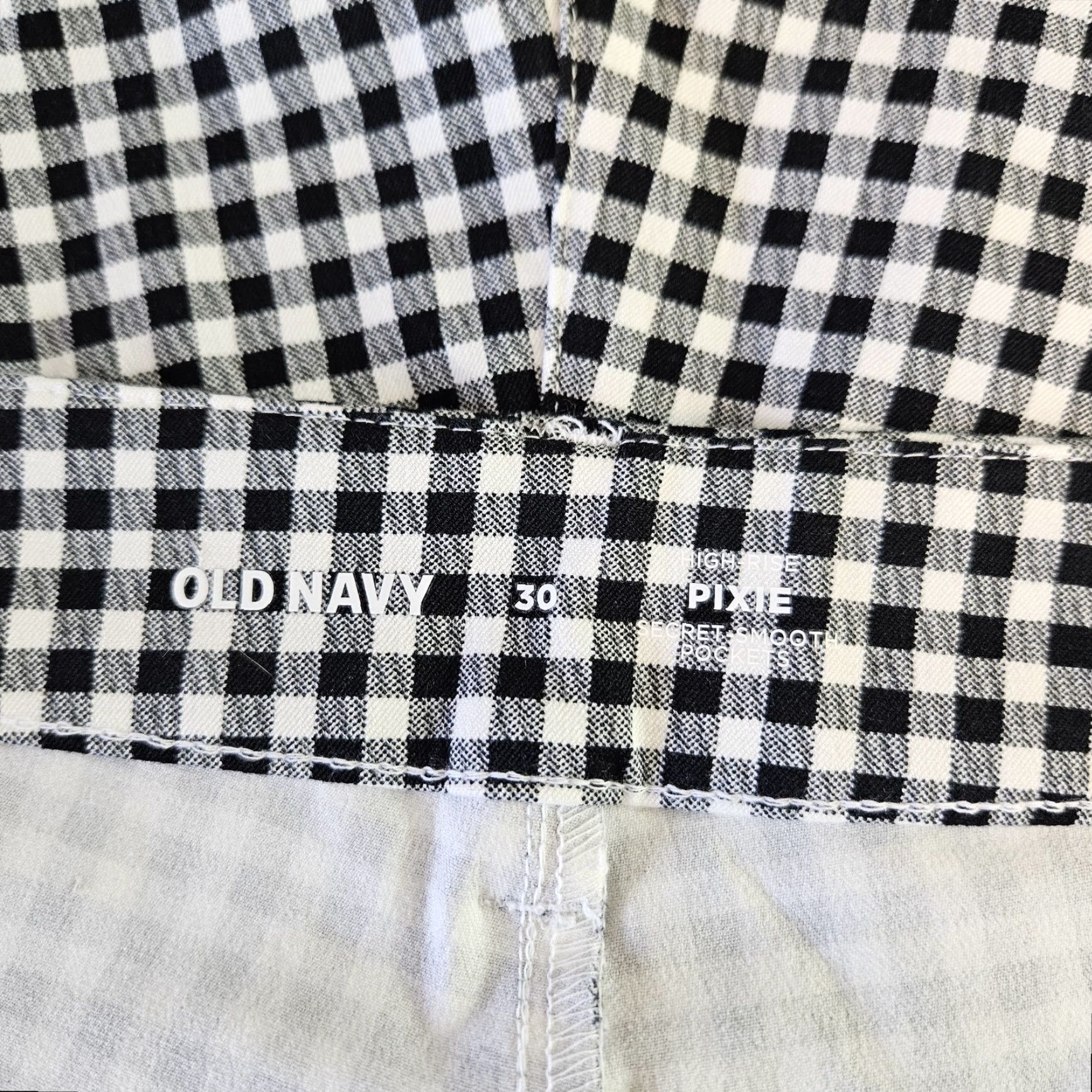 Old Navy VINTAGE Old Navy Womens Pixie Shorts Sz 30 Black White Gingham High Rise Size 30" / US 8 / IT 44 - 4 Thumbnail