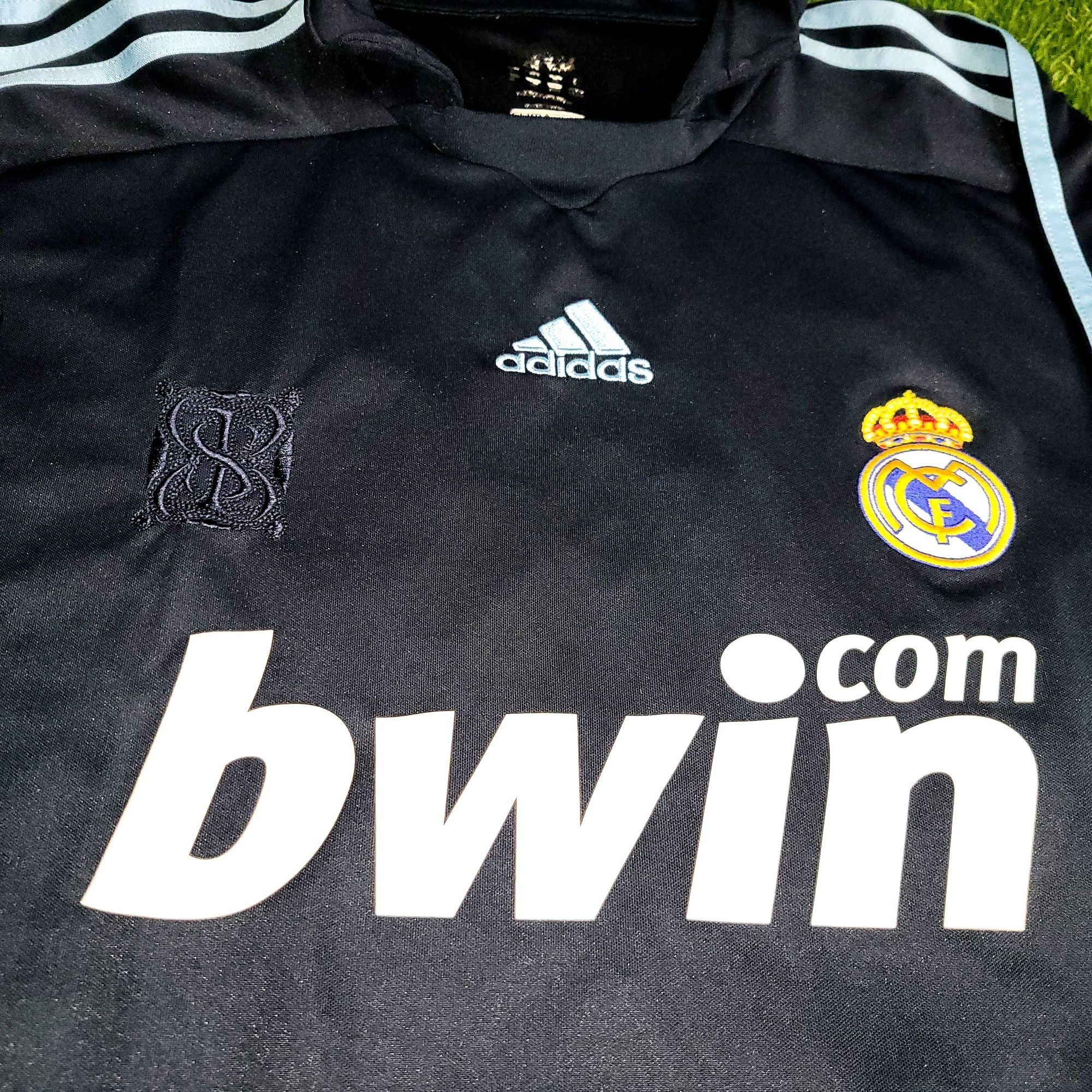Adidas Kaka Real Madrid 2009 2010 DEBUT Soccer Jersey XL SKU# E8433 Size US XL / EU 56 / 4 - 4 Thumbnail