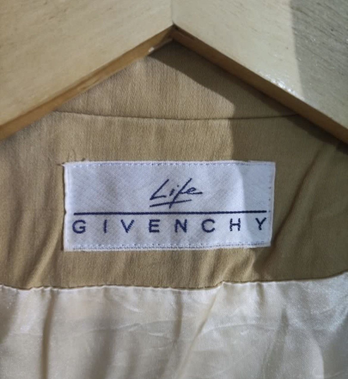 Givenchy Givenchy Life Down Jacket Vintage Size US L / EU 52-54 / 3 - 2 Thumbnail
