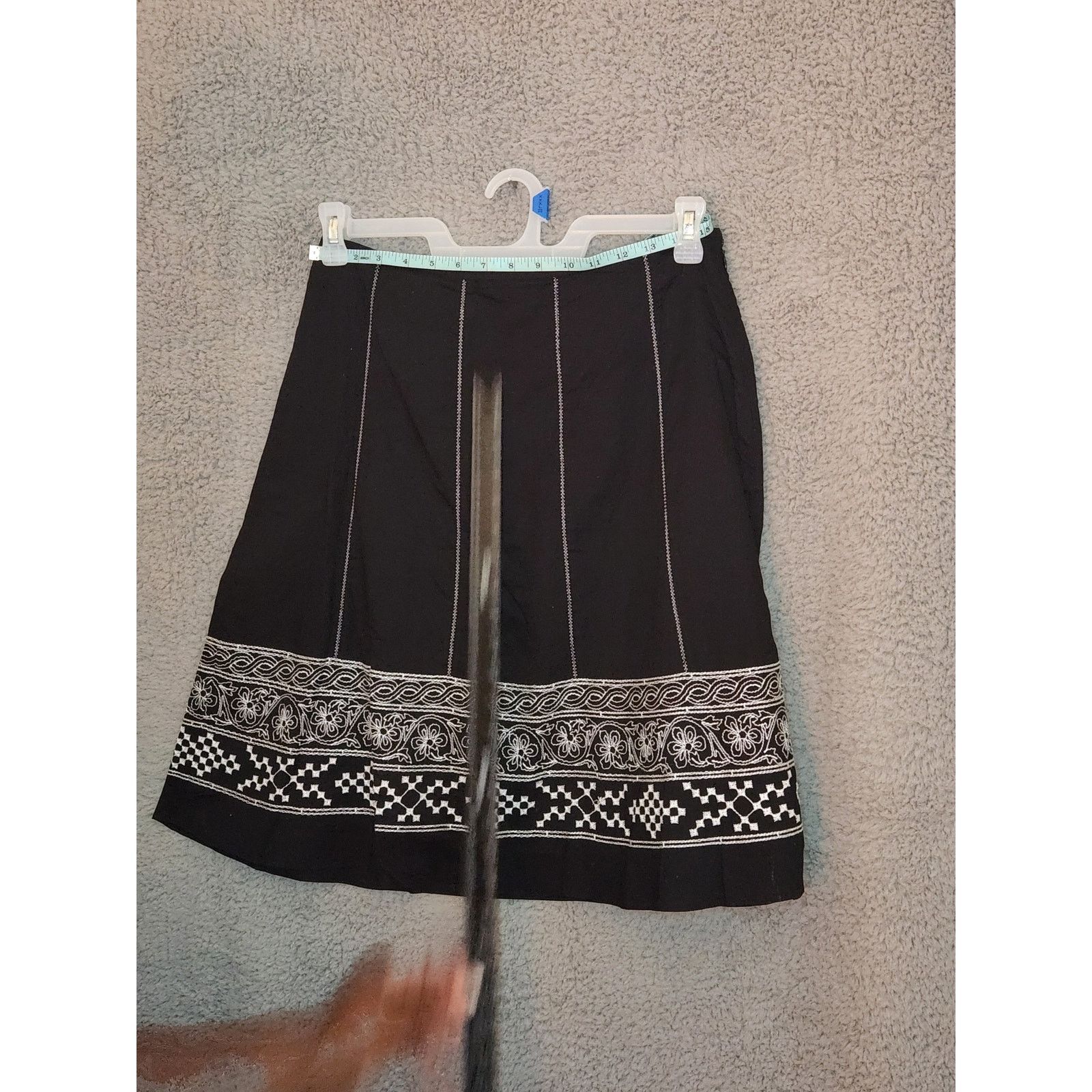 Ann Taylor NWT Ann Taylor Size 6 Skirt Lined Black & White Embroidered Size 28" / US 6 / IT 42 - 2 Thumbnail