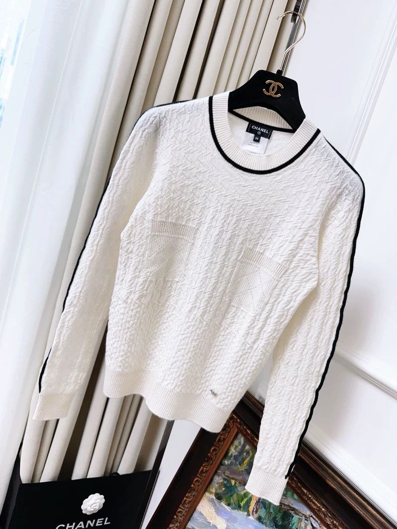 Chanel 23K white black border dark pattern cashmere sweate