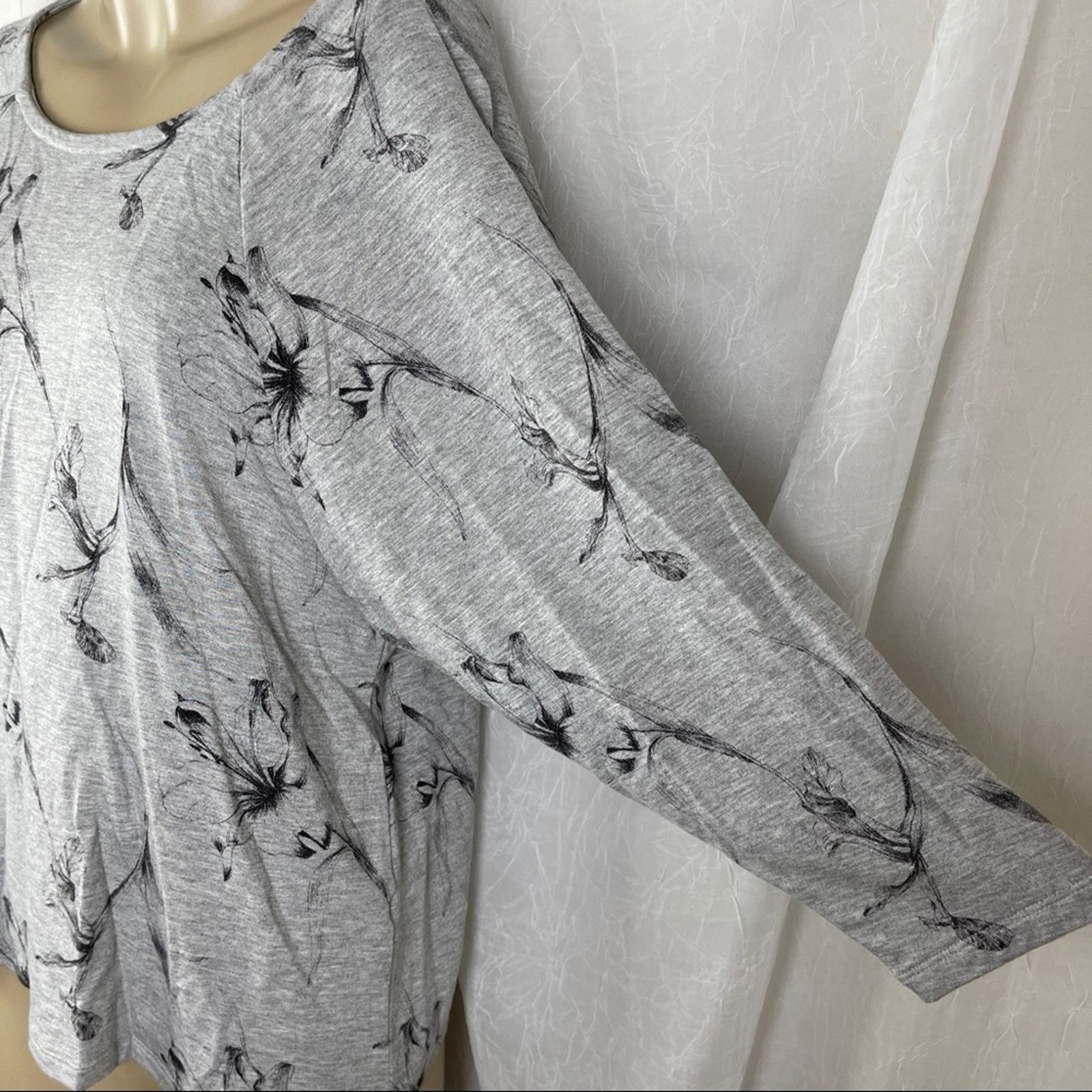 Forever 21 Forever 21 Heather Grey Floral Slouch Dolman Sleeve Shirt XS Size XS / US 0-2 / IT 36-38 - 9 Thumbnail