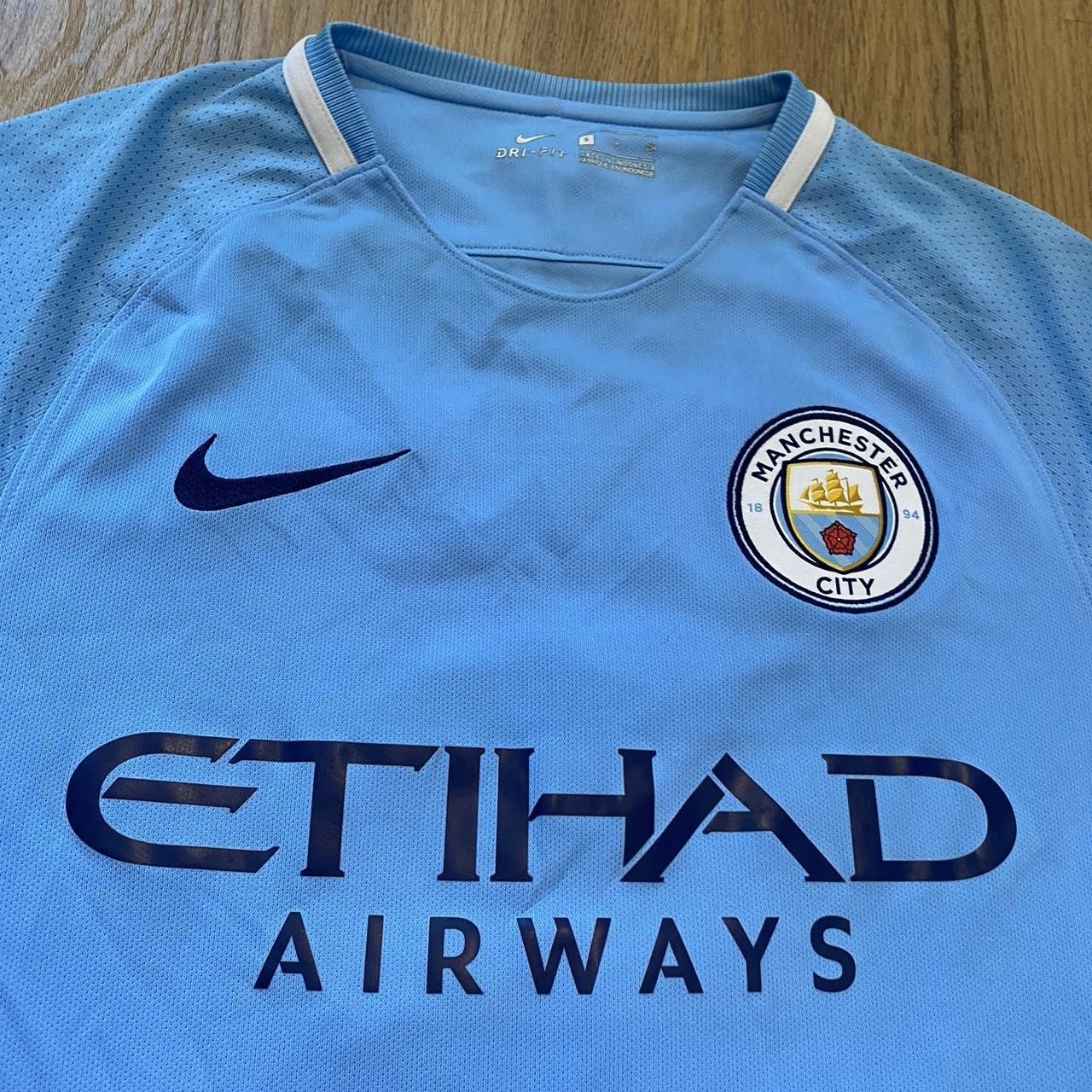 Nike 2017-18 *8 Gundogan Manchester City Nike Home Shirt Size US S / EU 44-46 / 1 - 3 Thumbnail