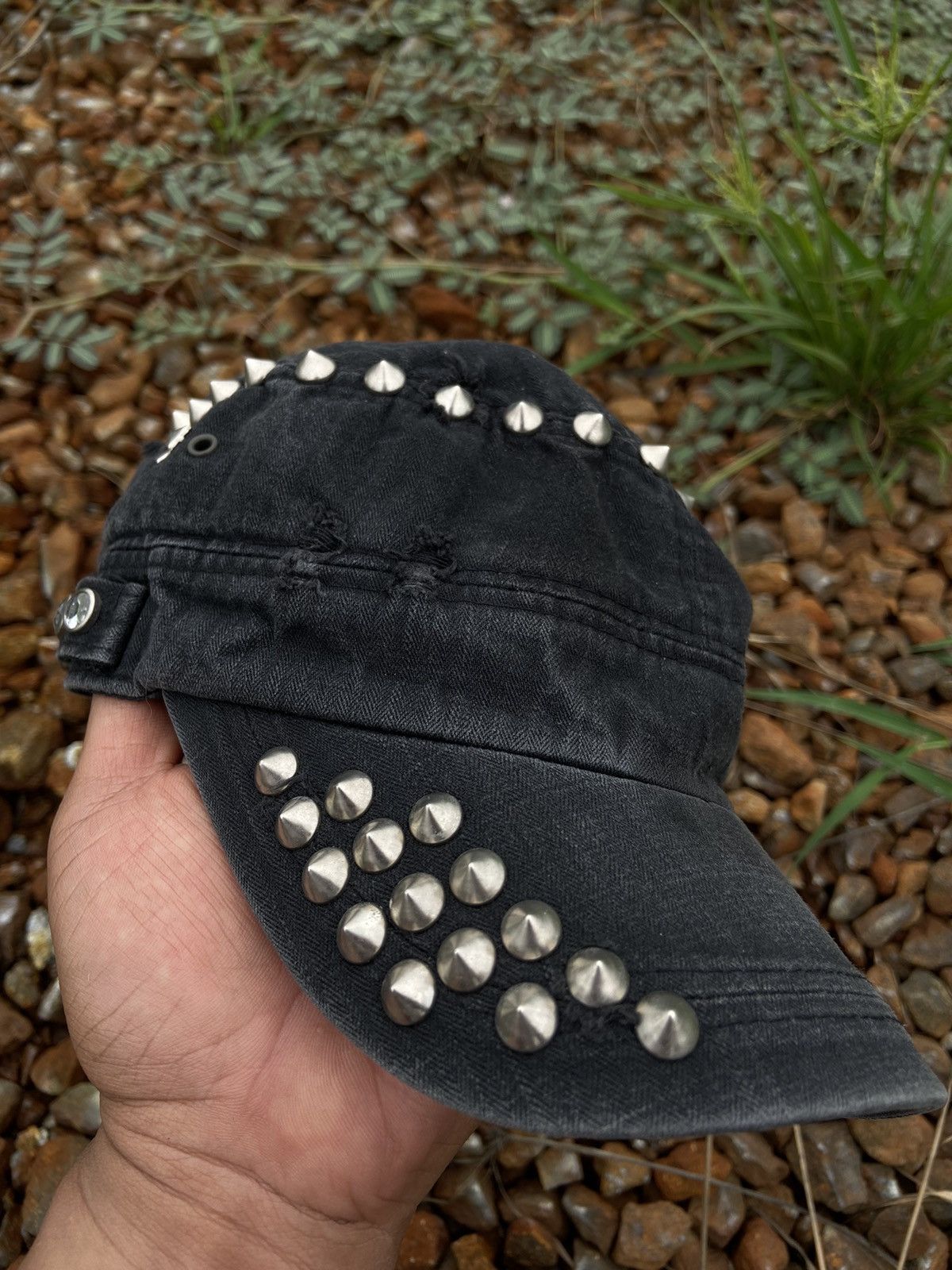 If Six Was Nine 2000s disteressed hat studded with thorns Size ONE SIZE - 4 Thumbnail