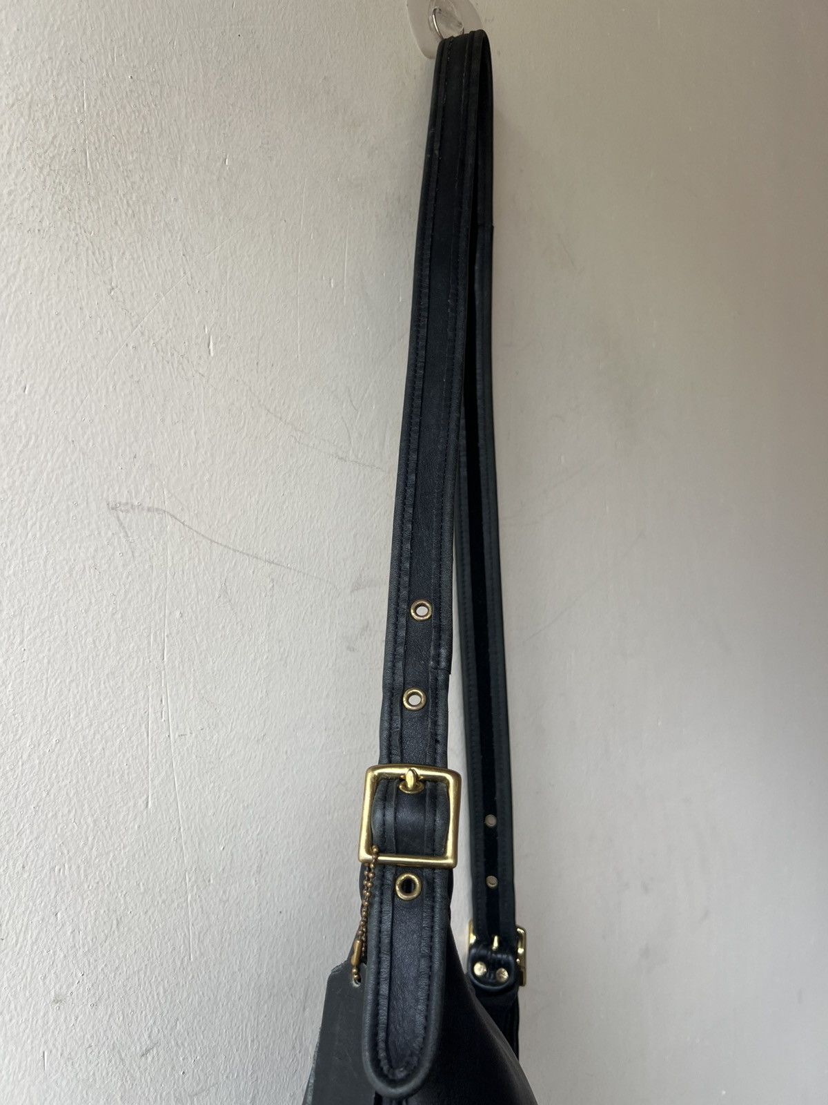 Coach Vintage 90s Coach Usa Patina Black Cowhide Leather Sling Bag Size ONE SIZE - 18 Thumbnail