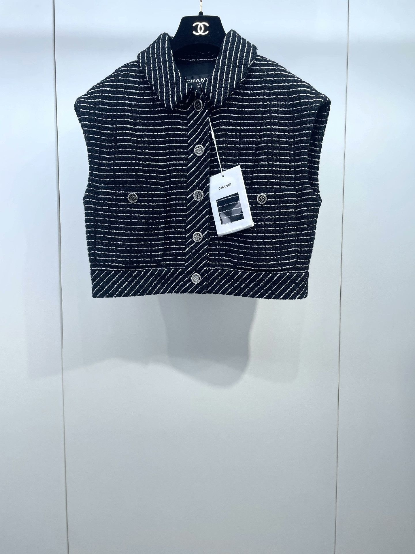 Chanel Chanel Black and White Striped Vest Size XS / US 0-2 / IT 36-38 - 1 Thumbnail