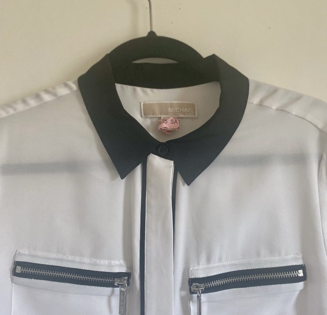Michael Kors MICHAEL KORS WHITE BLACK BUTTON UP BLOUSE ZIPPER POCKETS Size M / US 6-8 / IT 42-44 - 2 Thumbnail