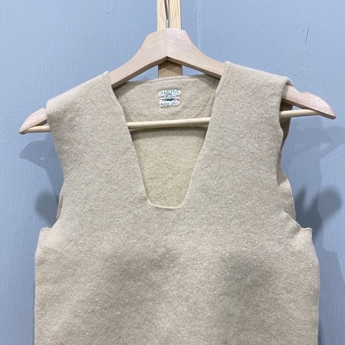 Alpha Studio Alpha Vintage 100% Cashmere Deep V-Neck Knit Sweater Vest L Size US L / EU 52-54 / 3 - 3 Thumbnail