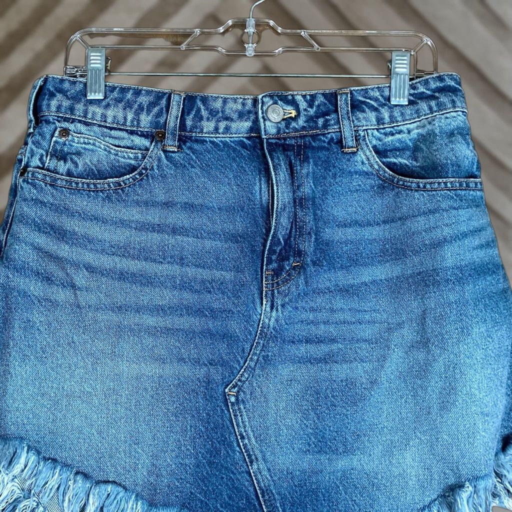 Vintage We The Free Skirt Womens Denim Fringe Frayed Cut Off Mini 100% Cotton Blue 8 Short Denim Skirt Fringe Pockets Womens Size 30" / US 8 / IT 44 - 1 Thumbnail