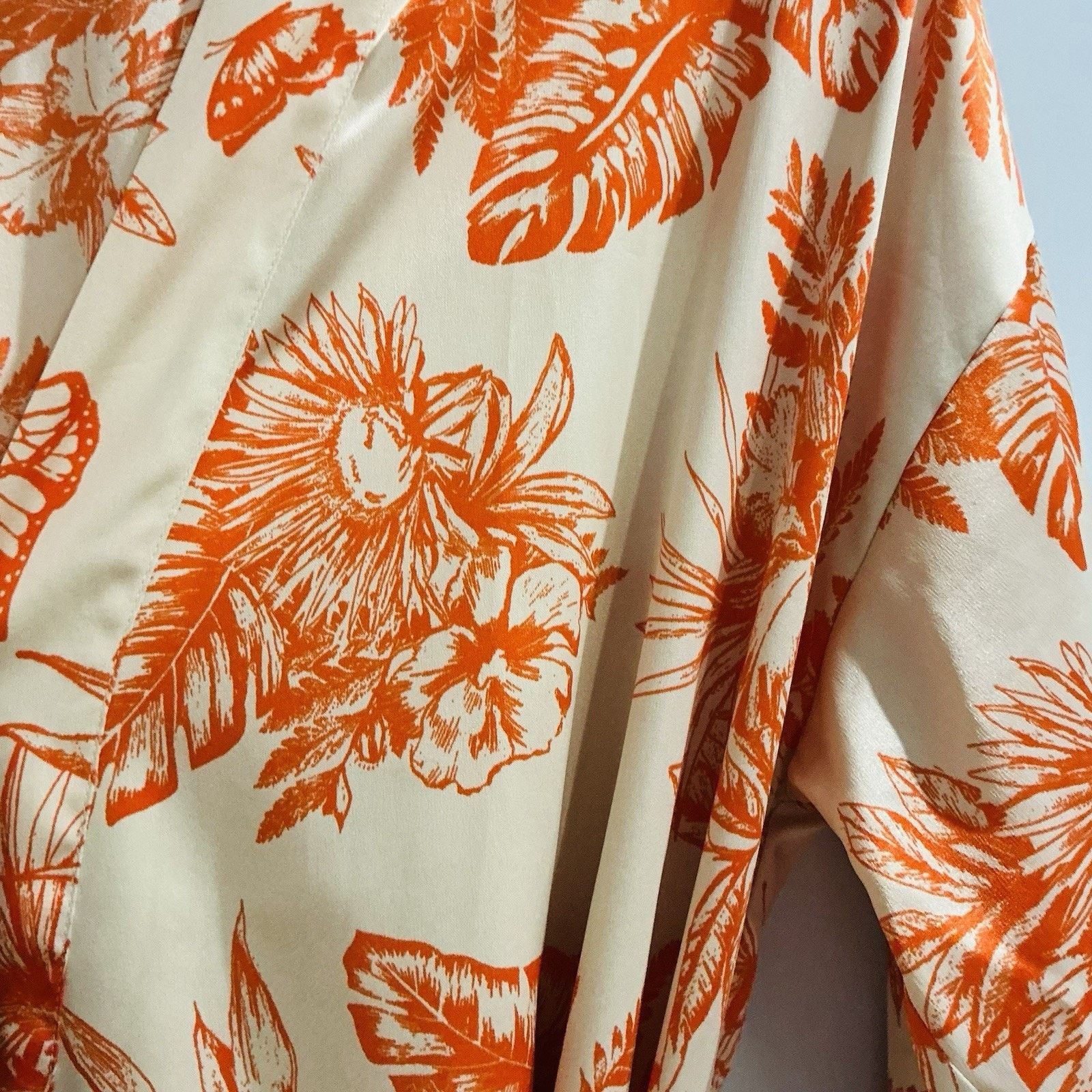 Victoria's Secret NWT Victoria’s Secret Satin Midi Robe Tropical Toile XS/S Size ONE SIZE - 7 Thumbnail