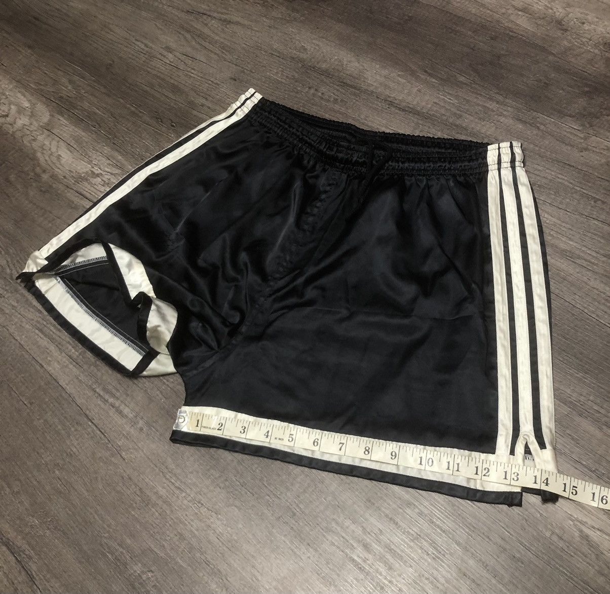 Adidas × Vintage Vintage Adidas Short Pant Sportswear Stretchable Waist Size US 34 / EU 50 - 11 Thumbnail