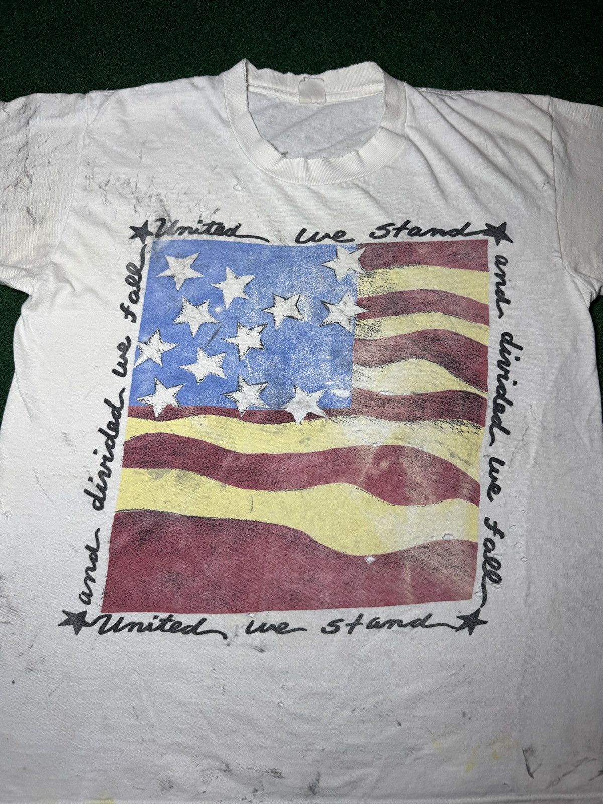 Vintage Vintage 90s USA United We Stand Distressed Patriotic T Shirt Size US L / EU 52-54 / 3 - 2 Thumbnail