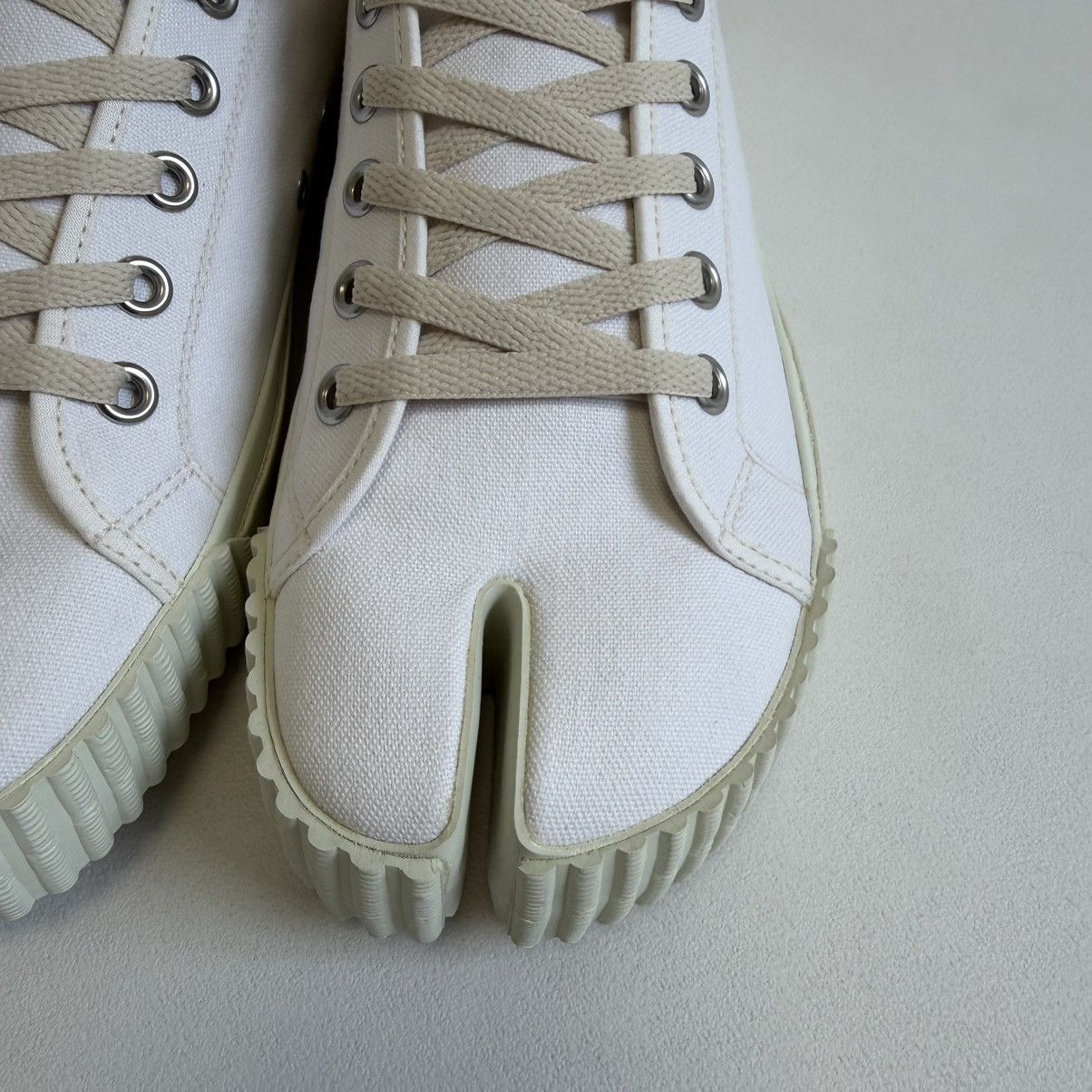 Maison Margiela White Canvas High Top Tabi Sneakers Size US 9 / EU 42 - 9 Thumbnail
