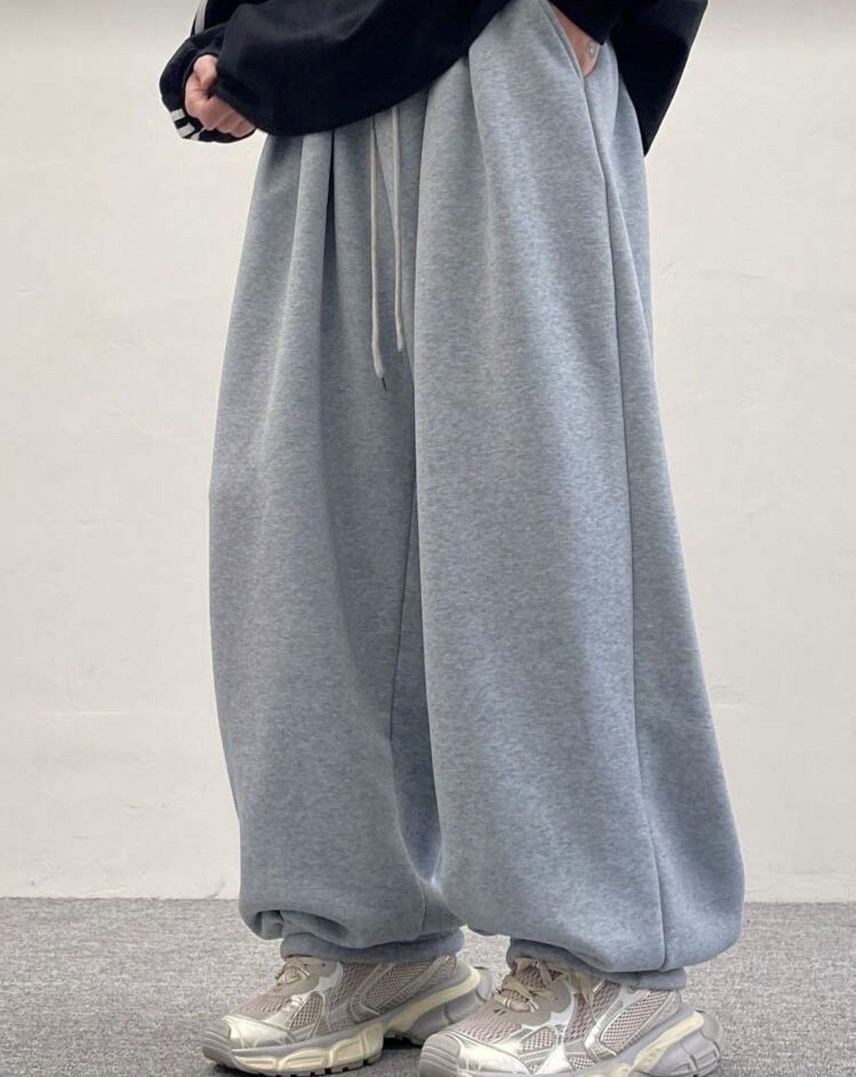 Japanese Brand Wide-Leg Baggy Sweatpants Size US 33 - 5 Thumbnail