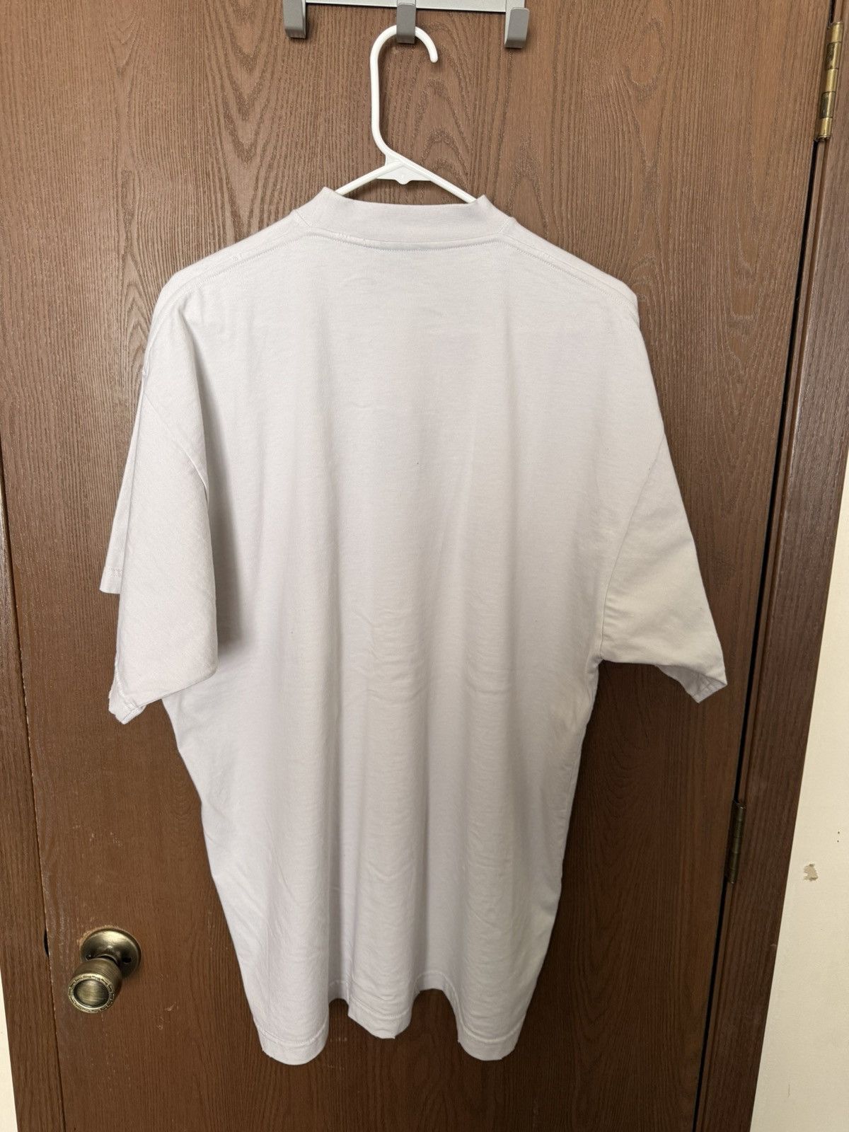 Balenciaga FW22 Be Different T Shirt in White Size US S / EU 44-46 / 1 - 4 Thumbnail