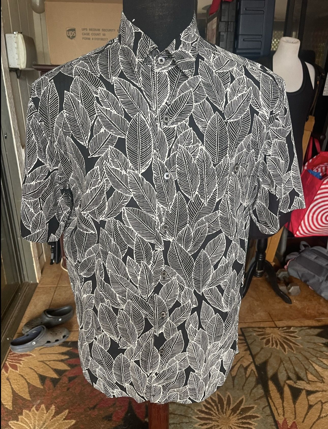 Tori Richard Tori Richard Hawaiian Print Black Full Button Men's Small Size US S / EU 44-46 / 1 - 1 Thumbnail
