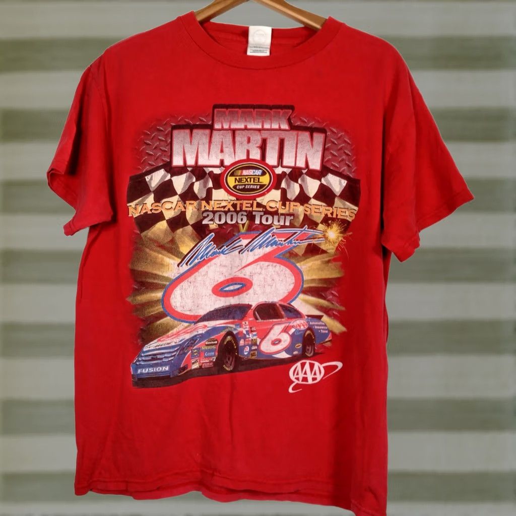 Vintage VINTAGE NASCAR Shirt Men M Red Mark Martin Crew Neck Short Sleeve Delta Pro Weight Race 2006 Size US M / EU 48-50 / 2 - 1 Thumbnail