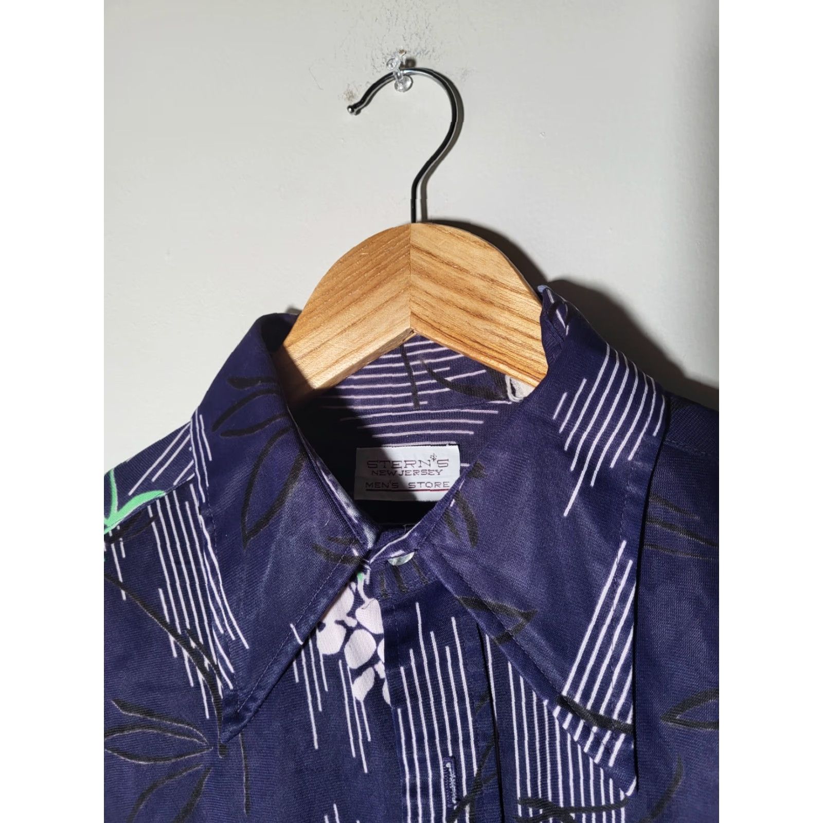 Atomic S Mens Sterns Vintage Atomic Psychedelic Trippy Disco Floral Shirt Long sleeve Size US S / EU 44-46 / 1 - 2 Thumbnail