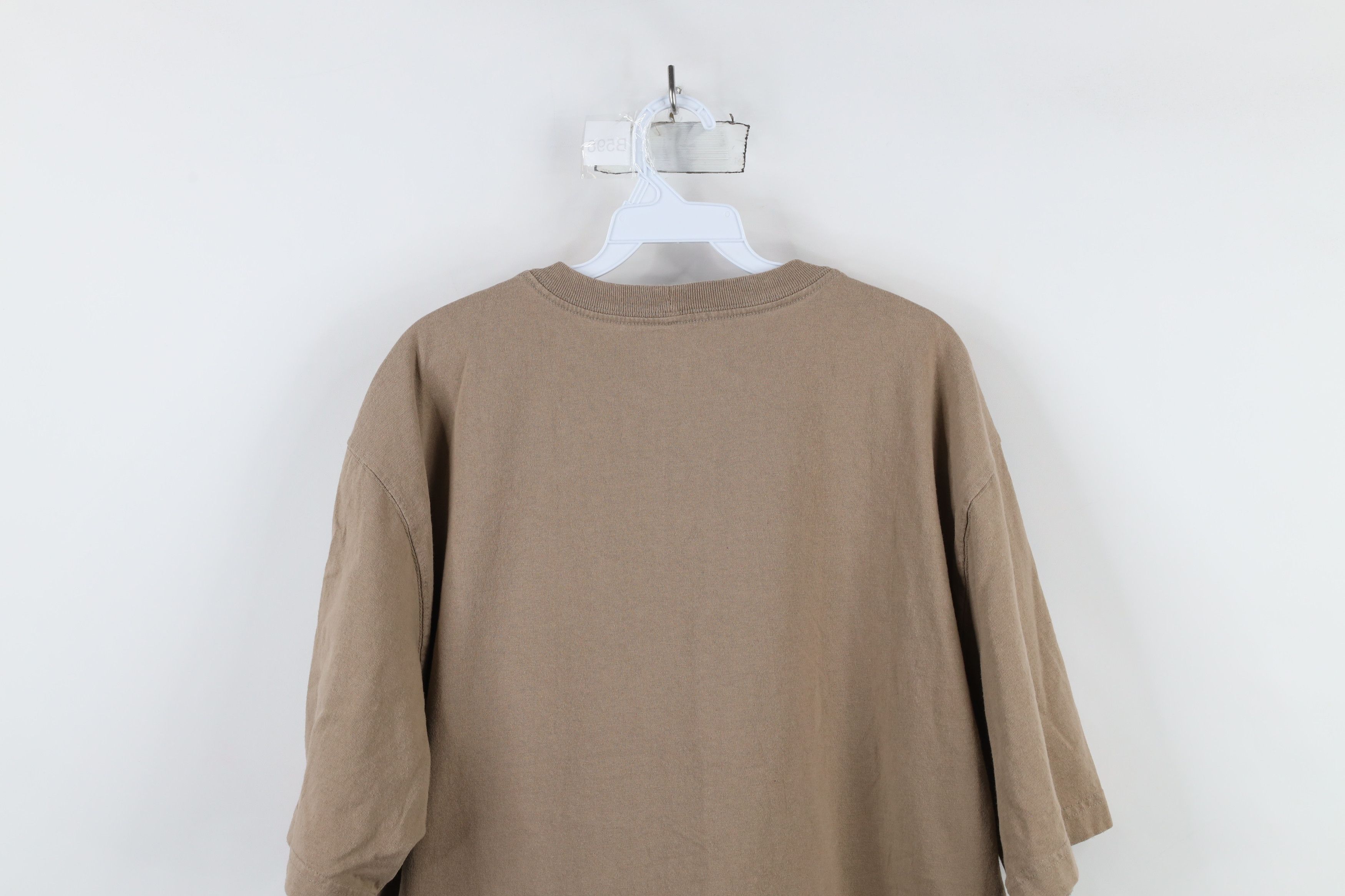 Carhartt × Vintage Vintage Y2K Carhartt Spell Out Pocket T-Shirt Desert Brown Size US L / EU 52-54 / 3 - 11 Thumbnail