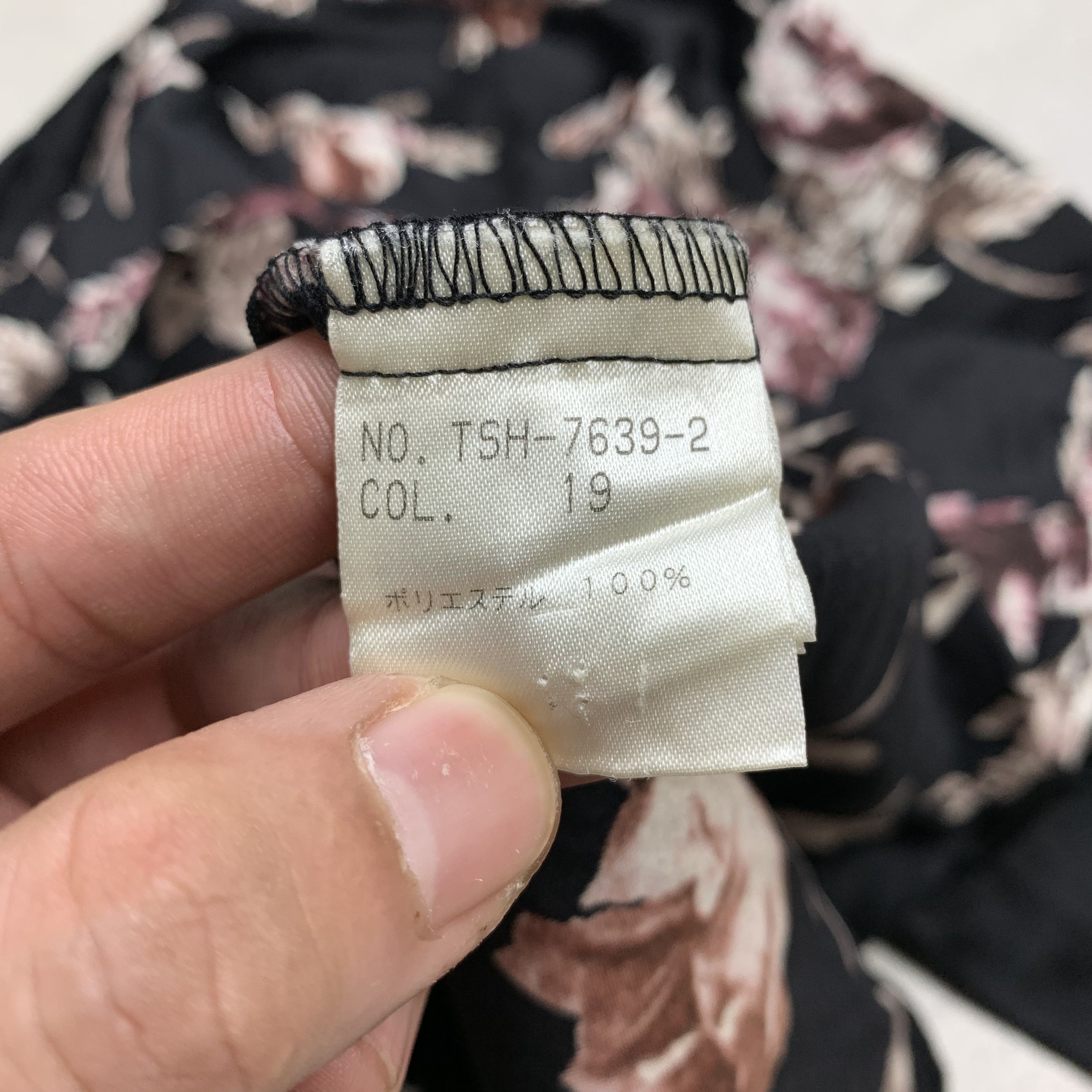 Tornado Mart Tornado Mart Black Rose Floral Button-Up Shirt Size US M / EU 48-50 / 2 - 6 Thumbnail