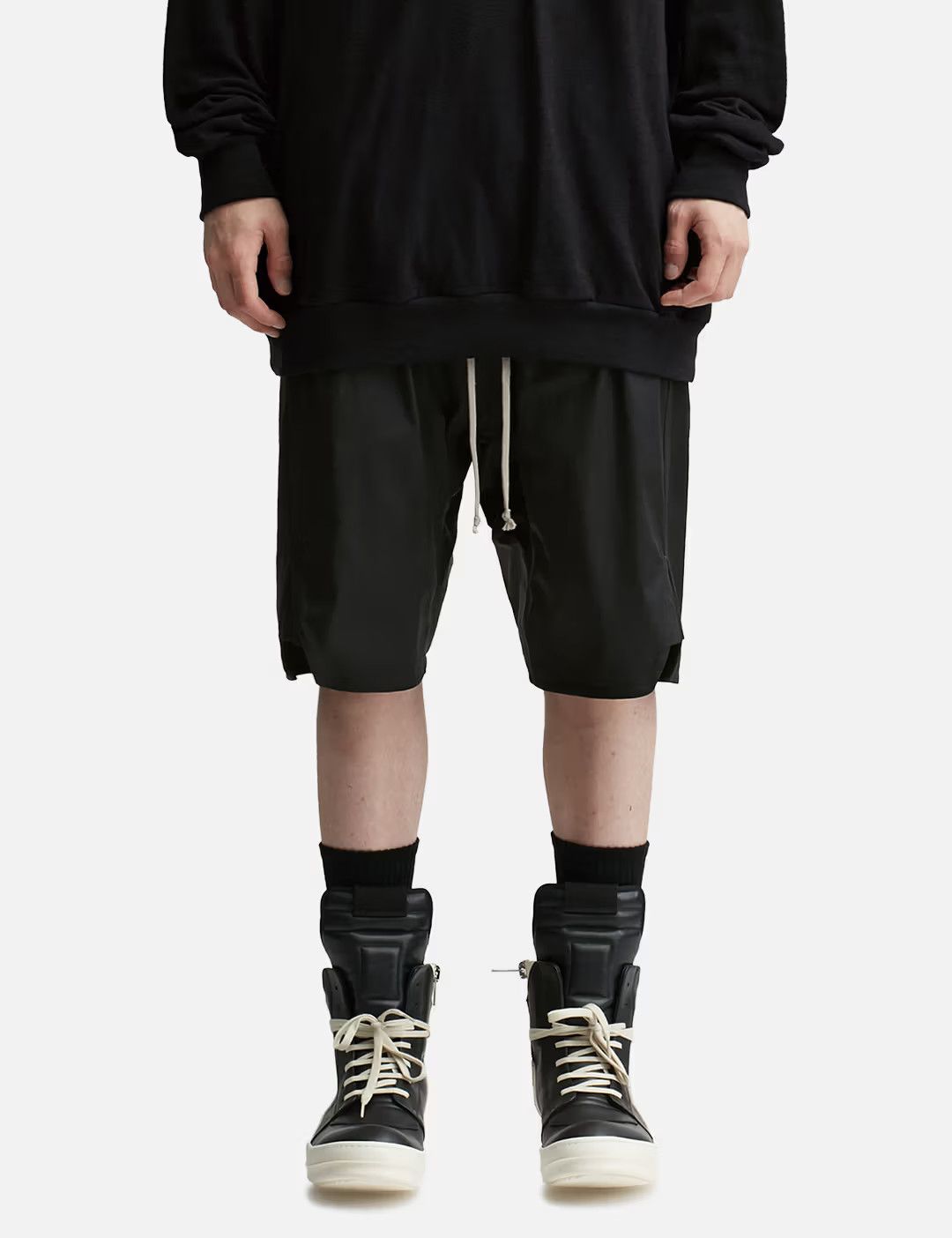 o1tko11025 Basket Swingers Leather Shorts in Black