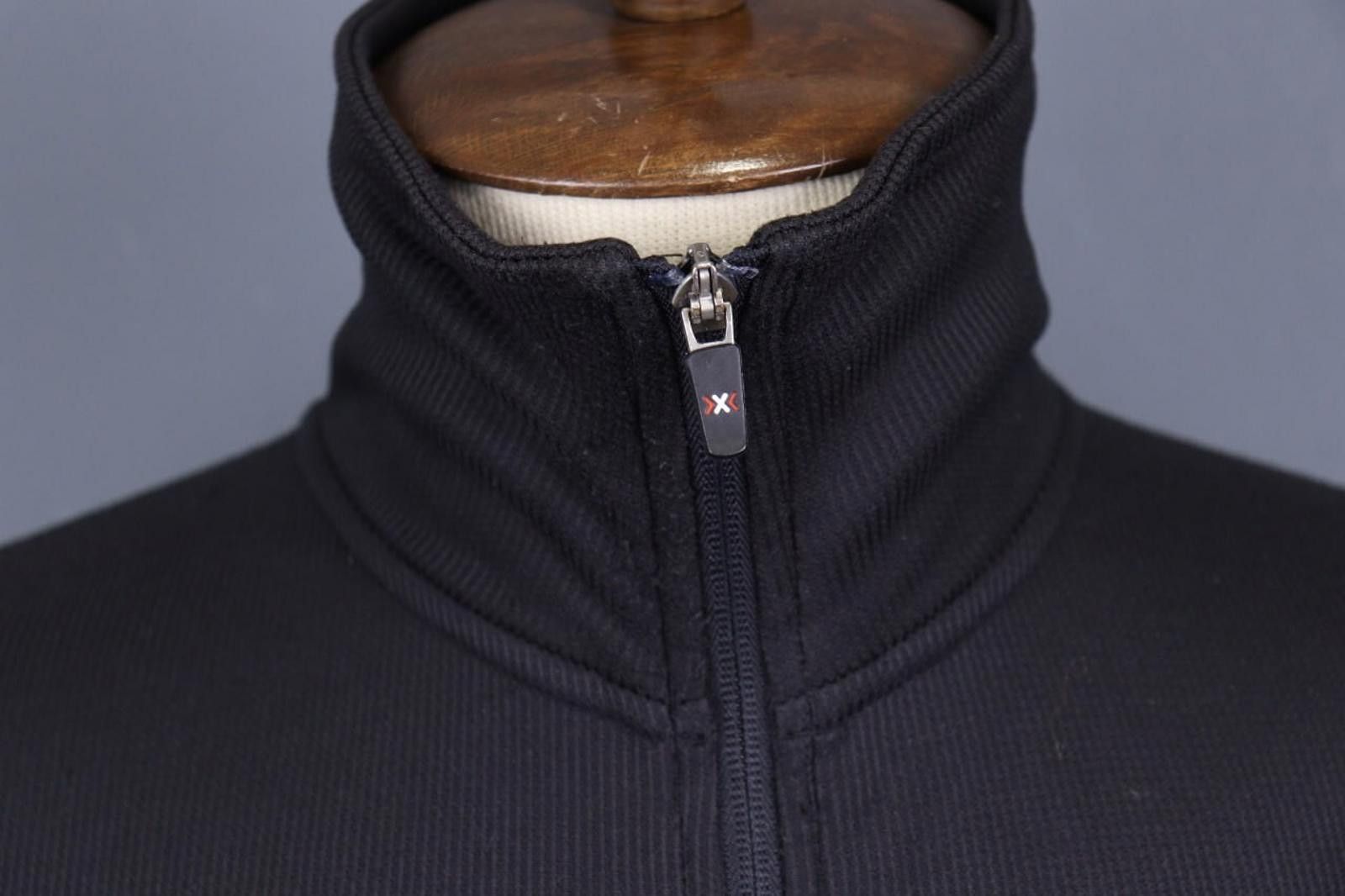 Designer X-Bionic Black Sweat Switzerland Flag Track Jacket Size S Size US S / EU 44-46 / 1 - 4 Thumbnail