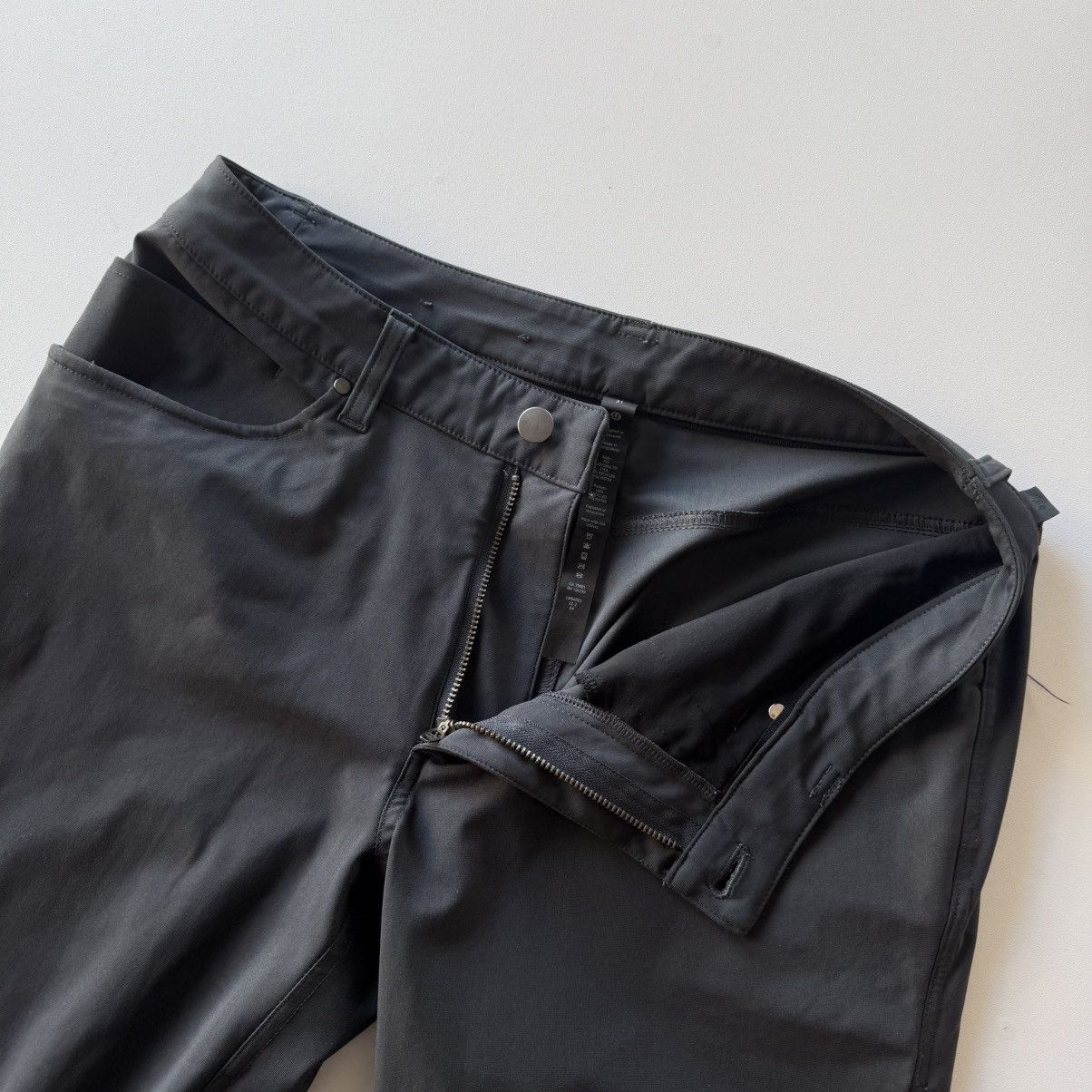 Lululemon ABC Classic-Fit 5 Pocket Pant ($138 Retail) Size US 31 - 5 Thumbnail