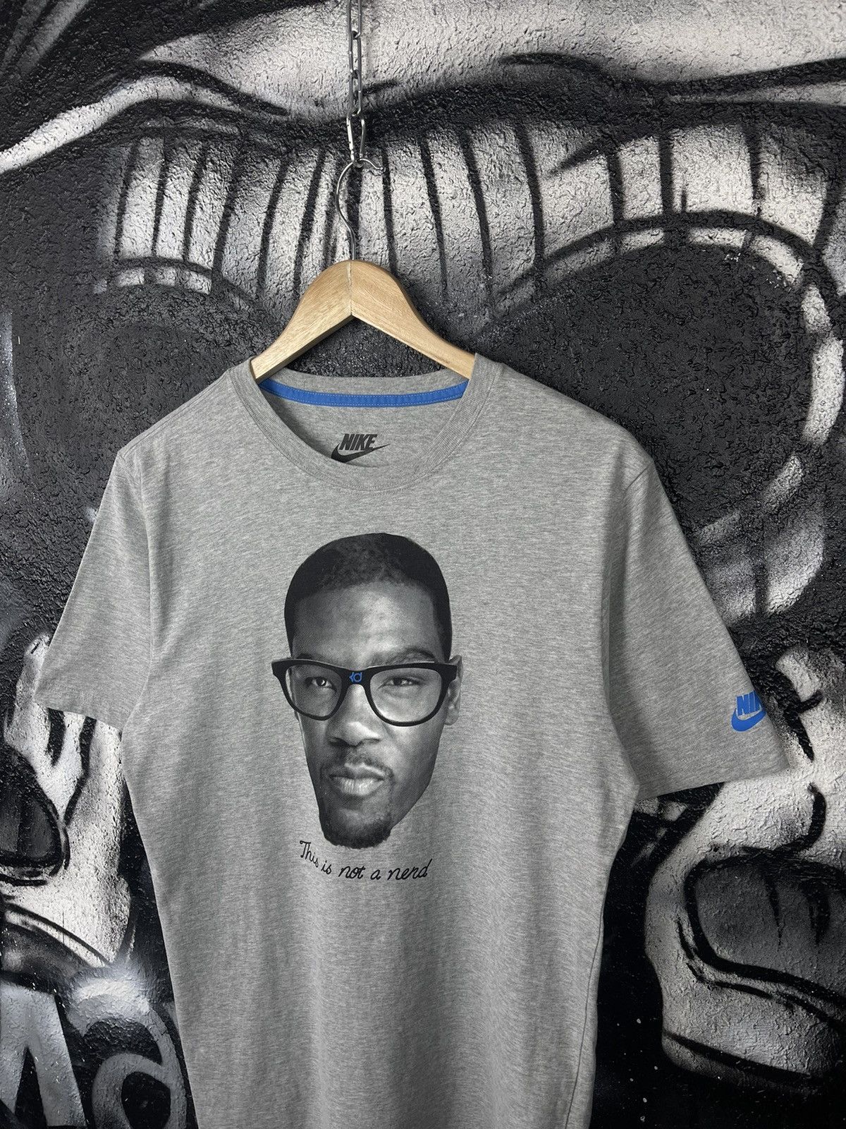 Nike Nike KD Kevin Durant “This is not a nerd” Graphic Logo Tee Size US S / EU 44-46 / 1 - 3 Thumbnail