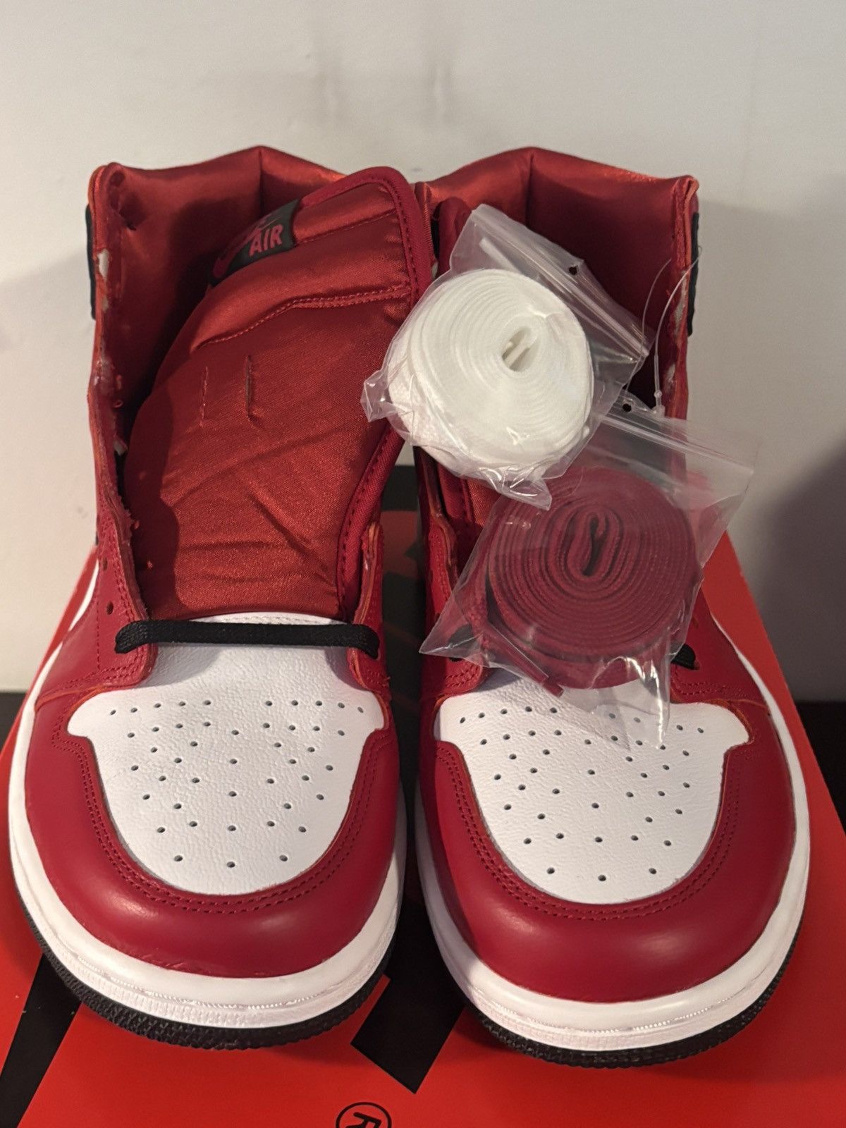 Jordan Brand Jordan 1 Retro High OG Satin Snake Chicago Sz 10W CD0461-601 Size US 10 / IT 40 - 4 Thumbnail