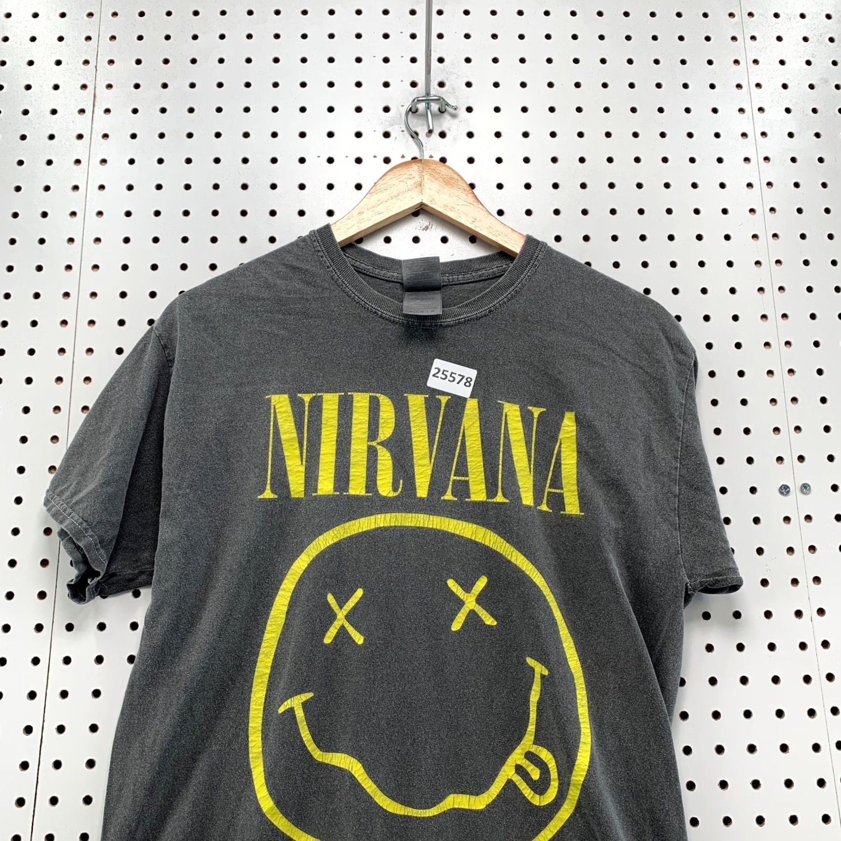 Gildan Nirvana Shirt Faded Gray Yello wSmiley Face Music Band Tee Mens Medium Size US M / EU 48-50 / 2 - 2 Thumbnail