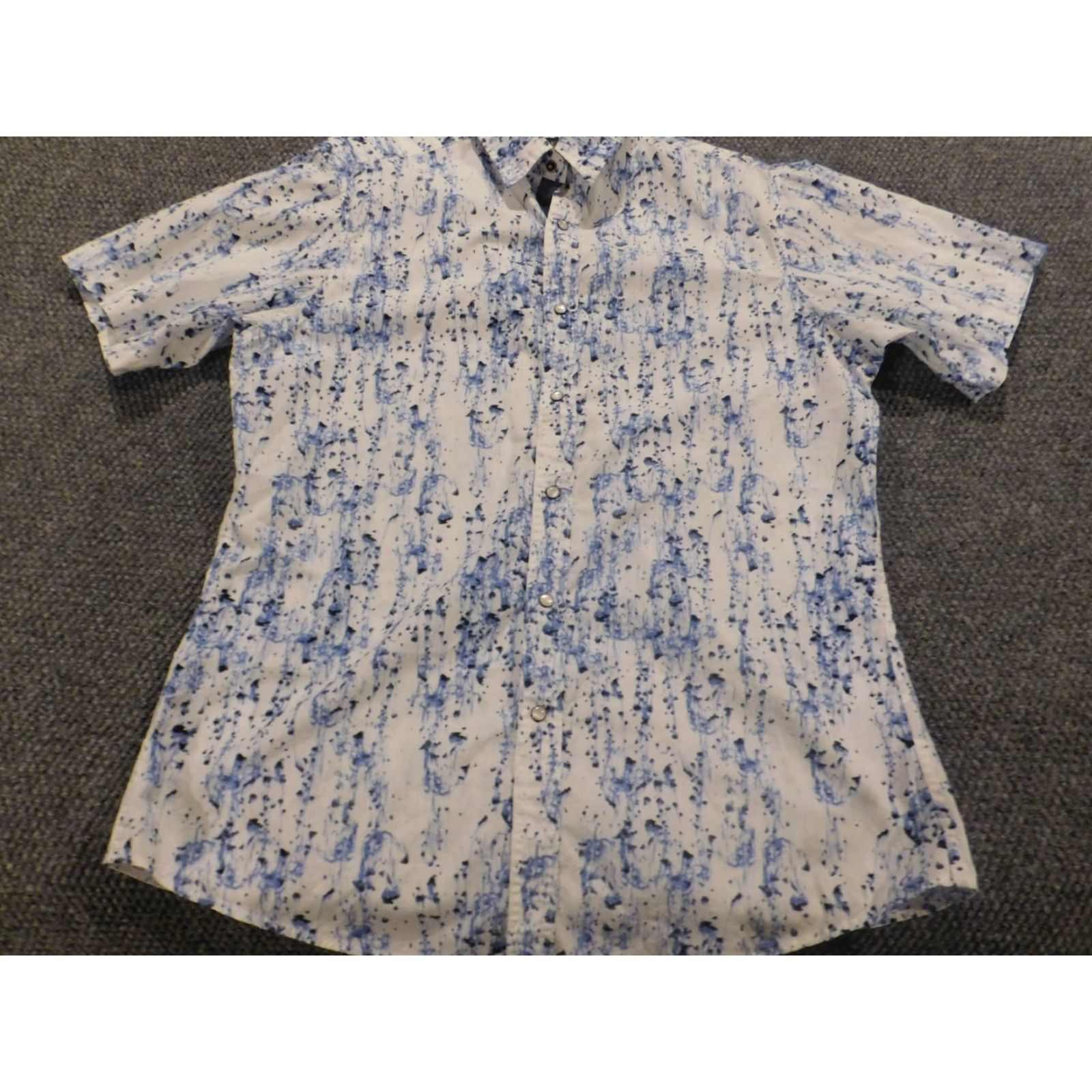 Cremieux Cremieux Men Shirt L Blue White Button-Down Collared Short Sleeve Knit Cotton Classic Geometric Logo Pockets Slimming Regular Pattern Size US L / EU 52-54 / 3 - 2 Thumbnail