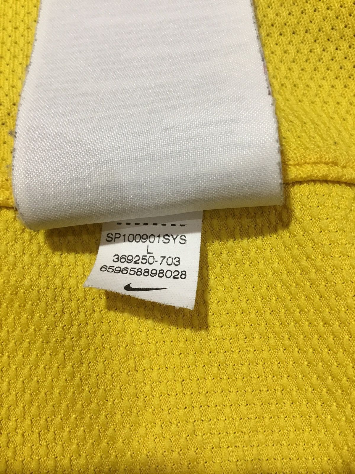 Nike 2010-11 BRAZIL SHIRT L Football Soccer International Teams Size US L / EU 52-54 / 3 - 8 Thumbnail