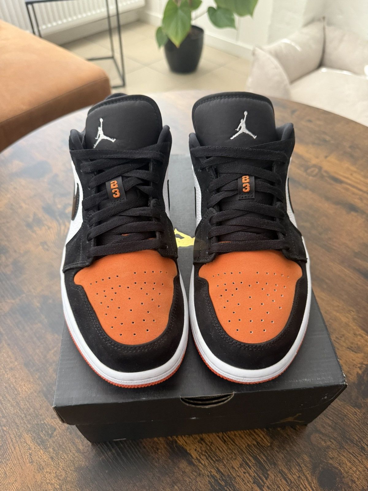 Jordan Brand Jordan 1 low shattered backboard Size US 11 / EU 44 - 2 Thumbnail