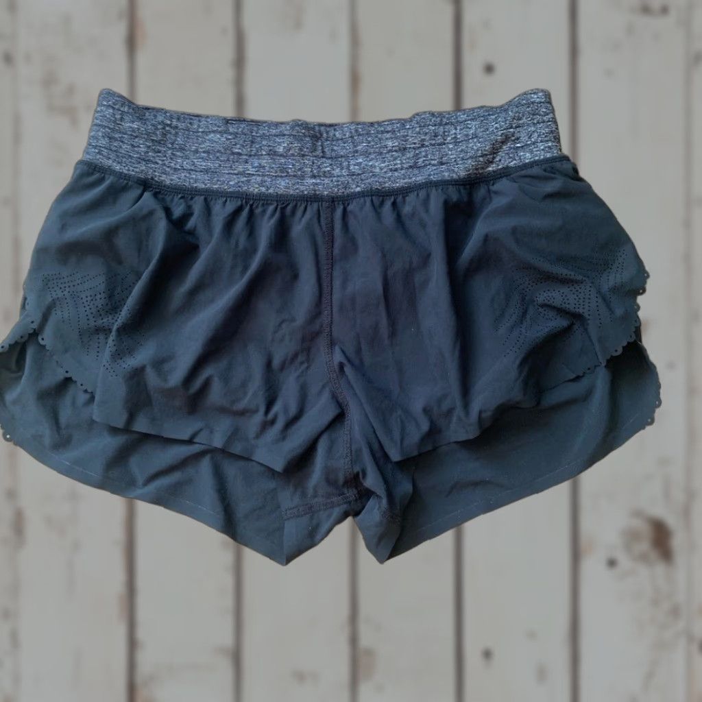 Lululemon Shorts Women 8 Regular Black Athletic (Size 30)