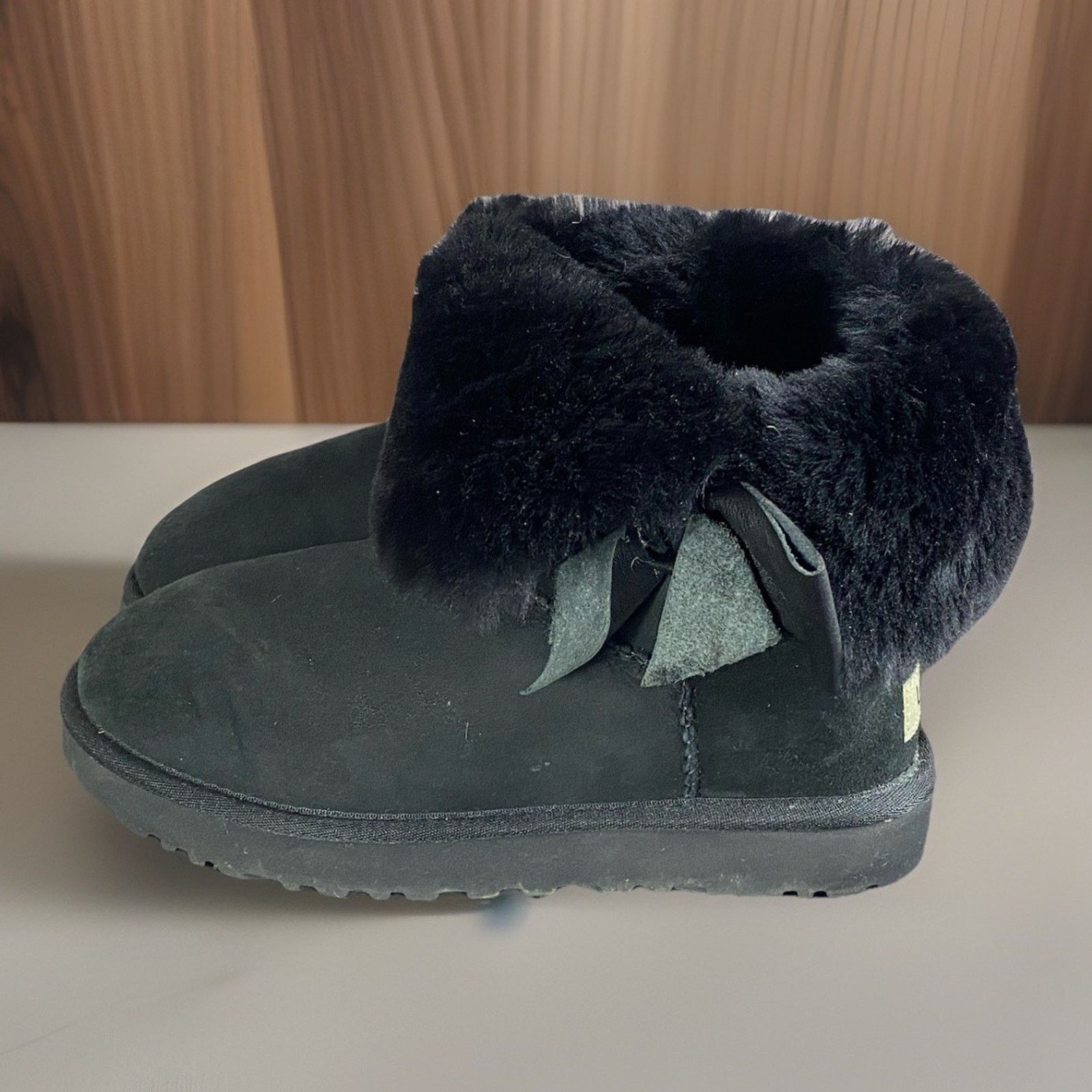 Ugg UGG Australia Daelynn Winter Boots Size 8 Black Leather Size US 8 / IT 38 - 4 Thumbnail