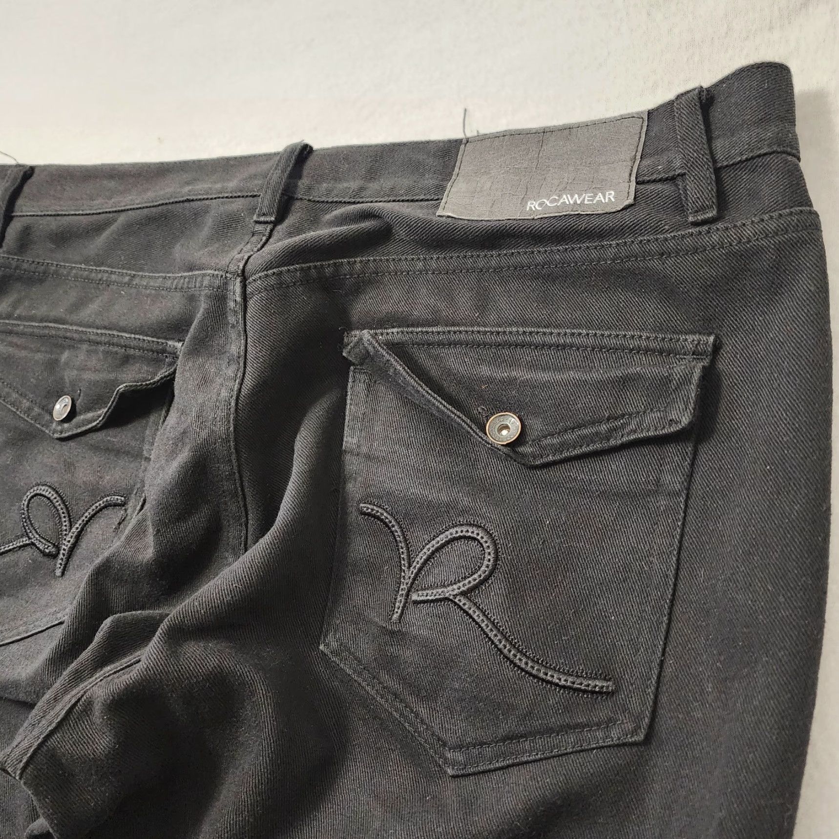 Rocawear VINTAGE Rocawear Baggy Jeans Mens 44 Black Inseam 26 Embroidered Tapered Pocket Skater Flap Styles: Jeans, Regular, Men Size US 44 / EU 60 - 4 Thumbnail