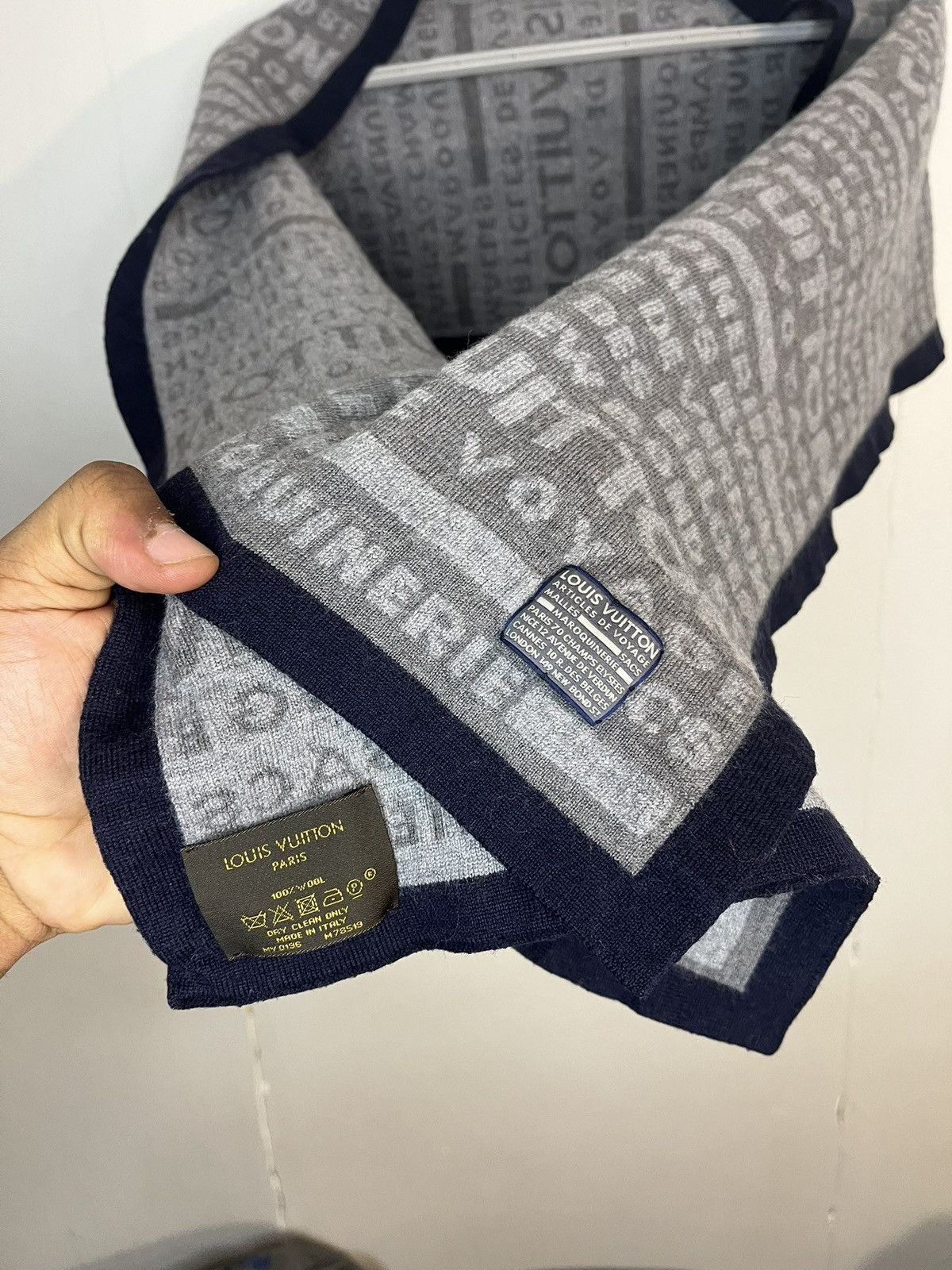 Louis Vuitton Louis Vuitton Articles De Voyage Scarf Size ONE SIZE - 2 Thumbnail