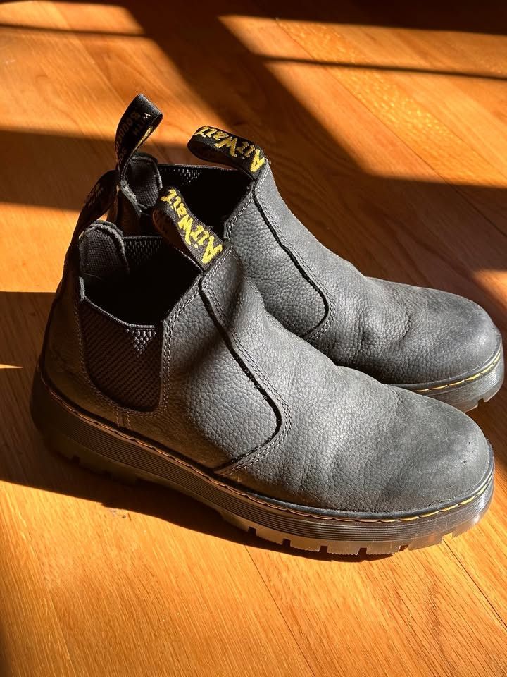 Dr. Martens Chelsea Boots 2976 Ambassador Size US 9 / EU 42 - 4 Thumbnail