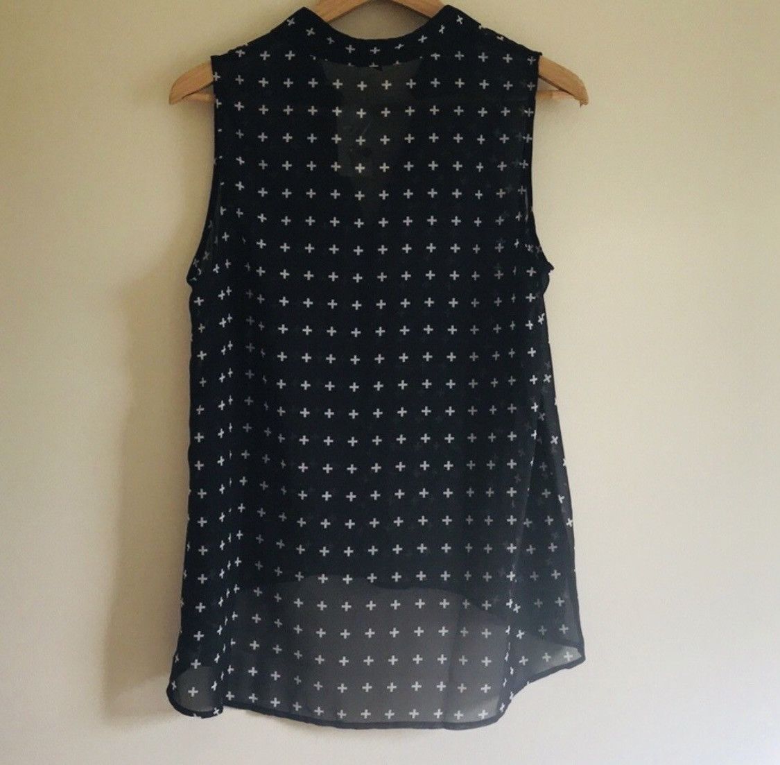 Forever 21 FOREVER 21 BUTTON DOWN HIGH LOW SLEEVELESS BLOUSE TOP Size M / US 6-8 / IT 42-44 - 4 Thumbnail