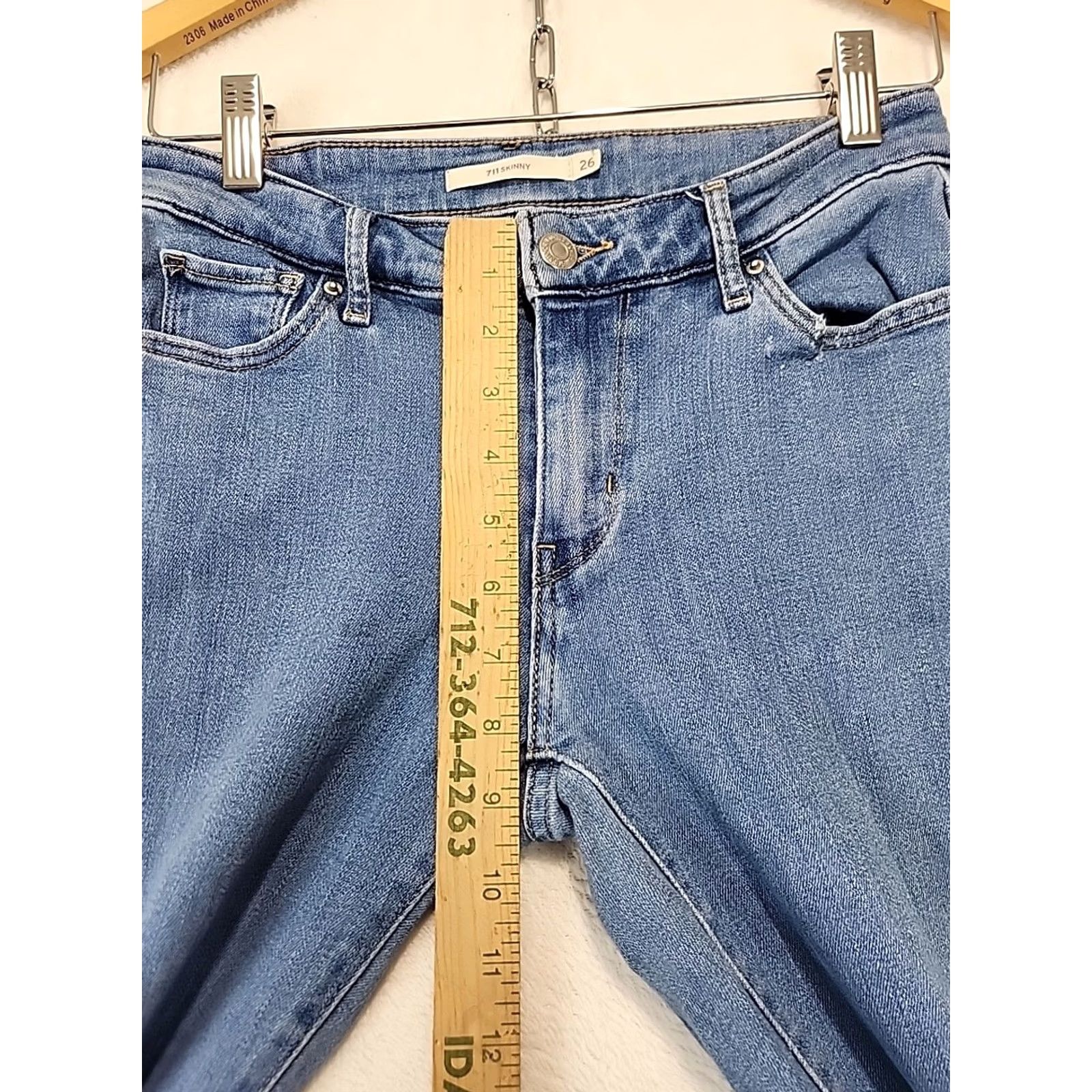Levi's Levi's 711 Skinny Stretch Distressed Raw Hem Cuff Jeans Women's Sz 26 Light Wash Leather? Size 26" / US 2 / IT 38 - 6 Thumbnail